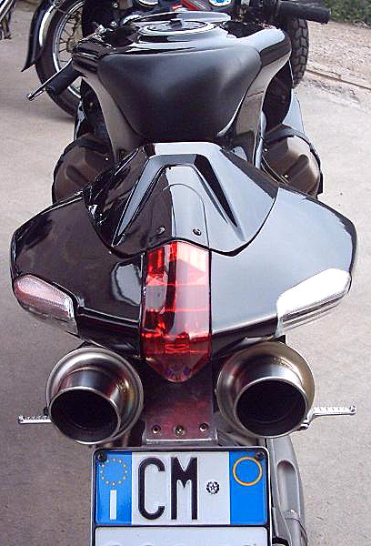 Breva1100_CPRacing2006_04.jpg