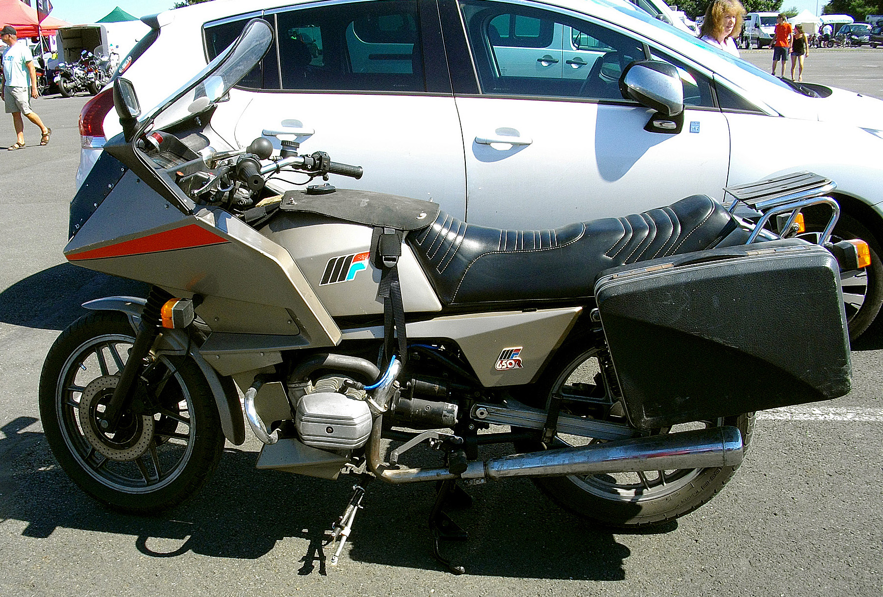 MF650R_1981-1982_01.jpg
