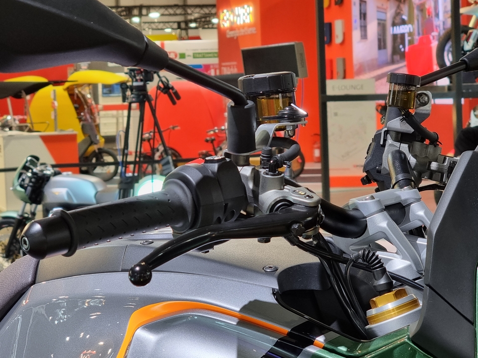 V100-EICMA2021_25.jpg