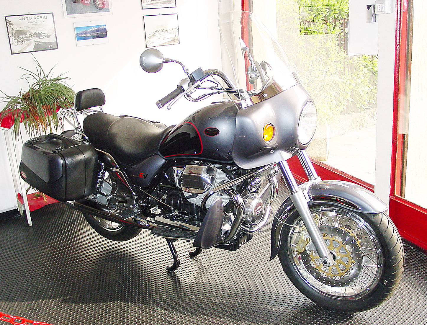 1100CalifEVTouring03_09.jpg