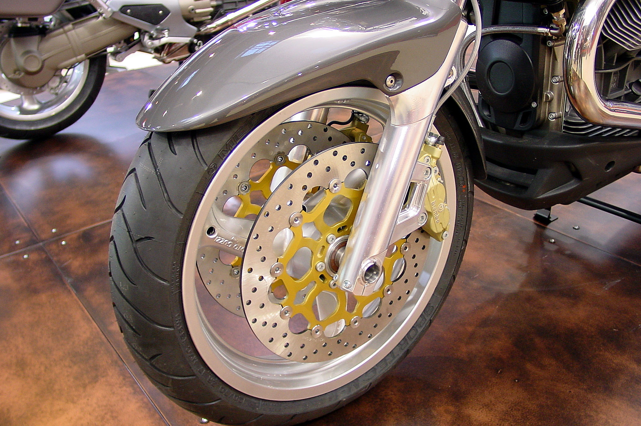 Breva1100_03_36.jpg