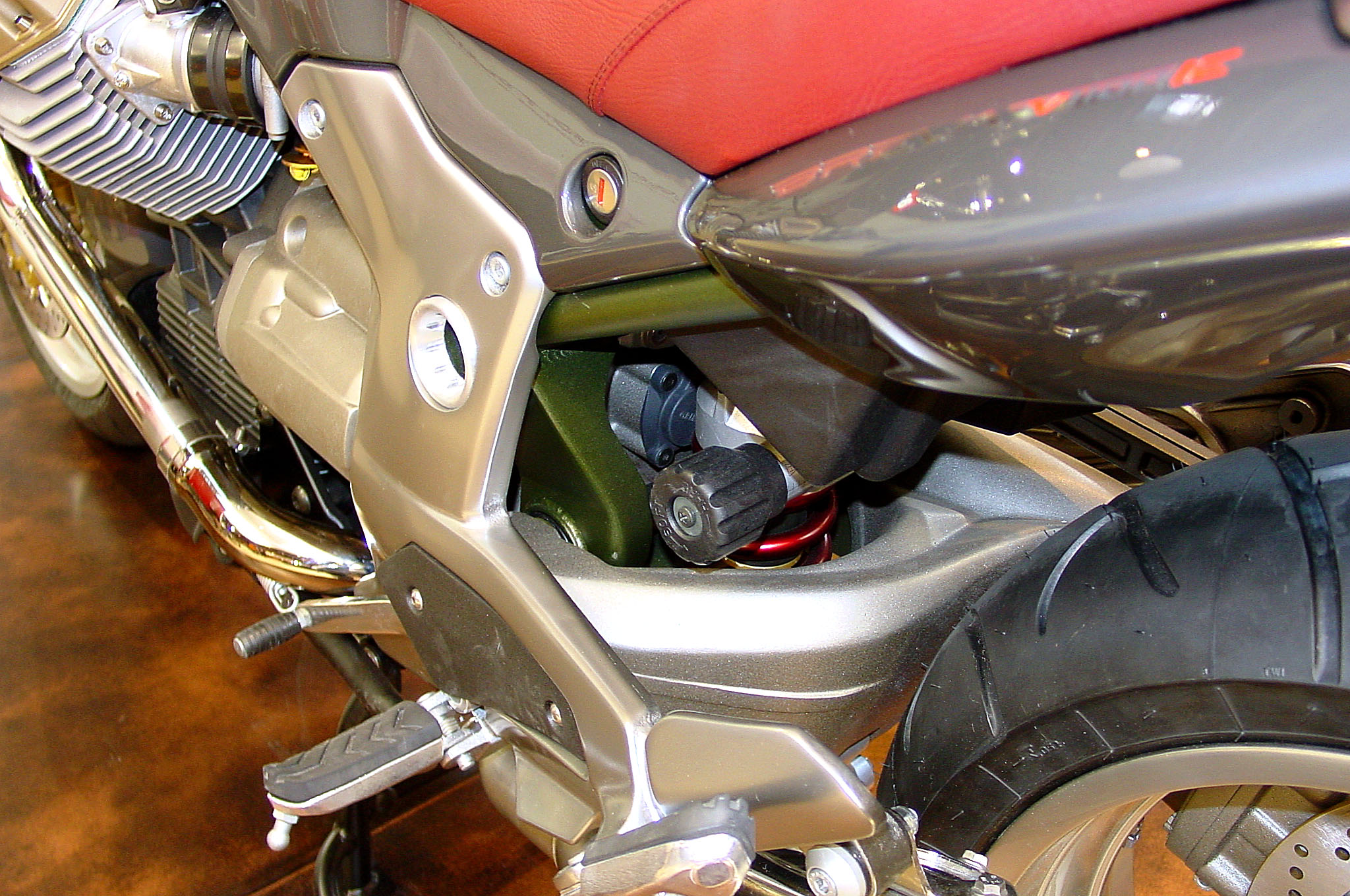 Breva1100_03_37.jpg