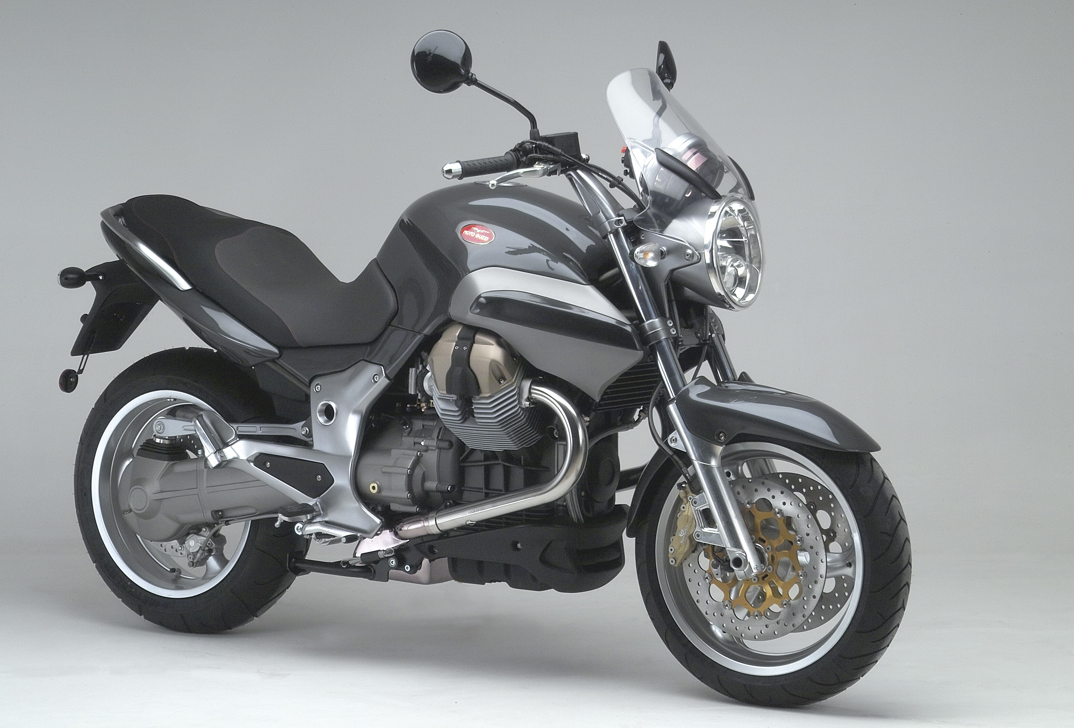 2004breva1100_01.jpg