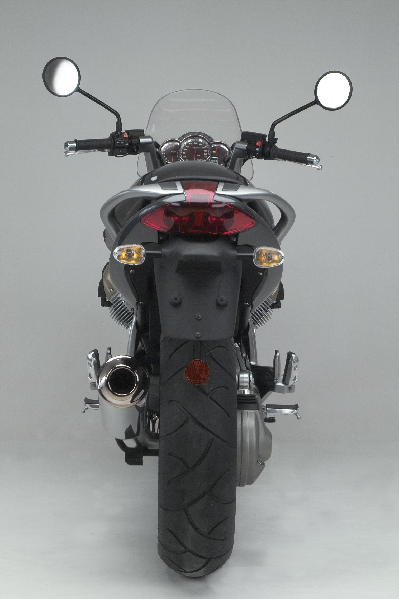 2004breva1100_08.jpg