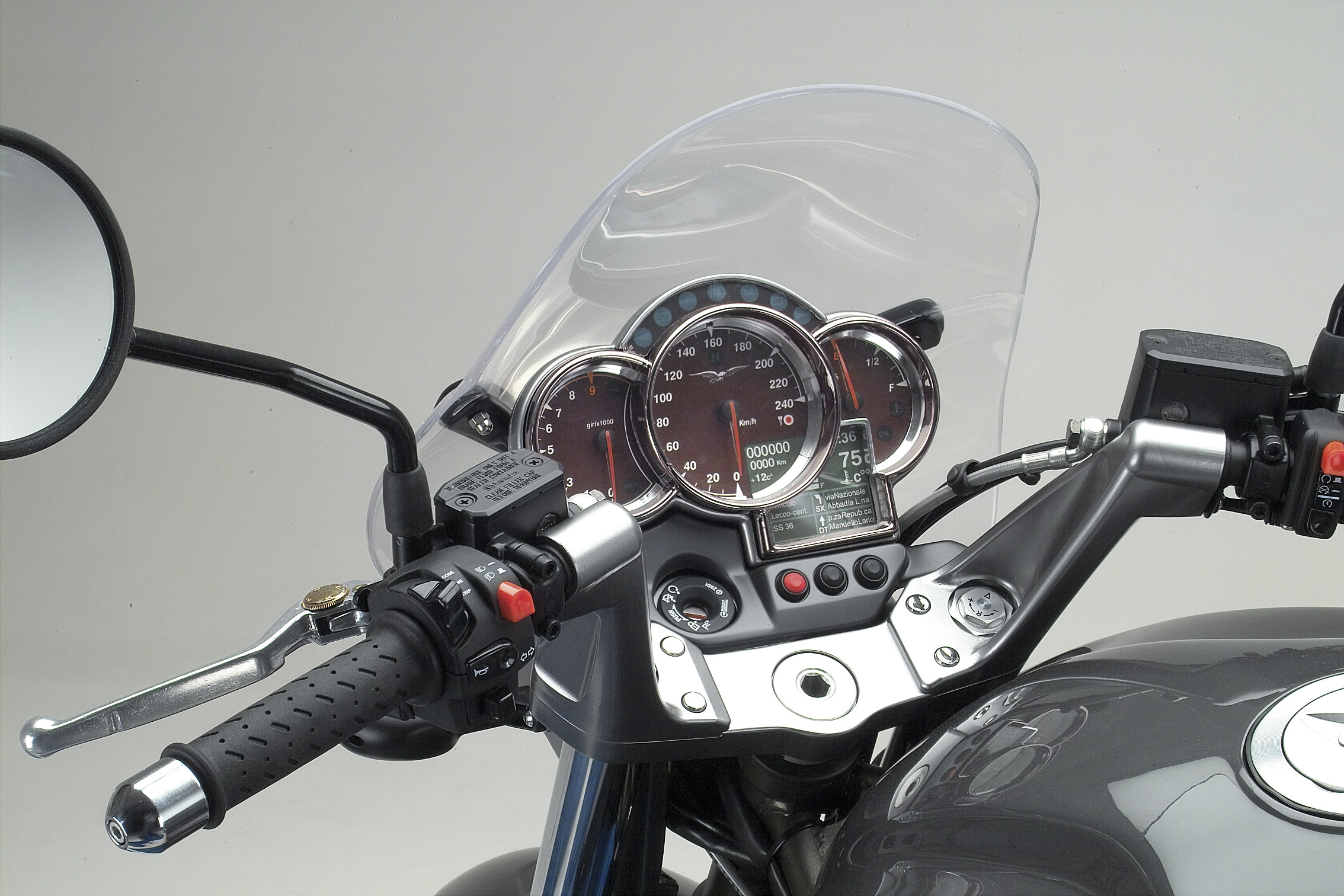 2004breva1100_17.jpg
