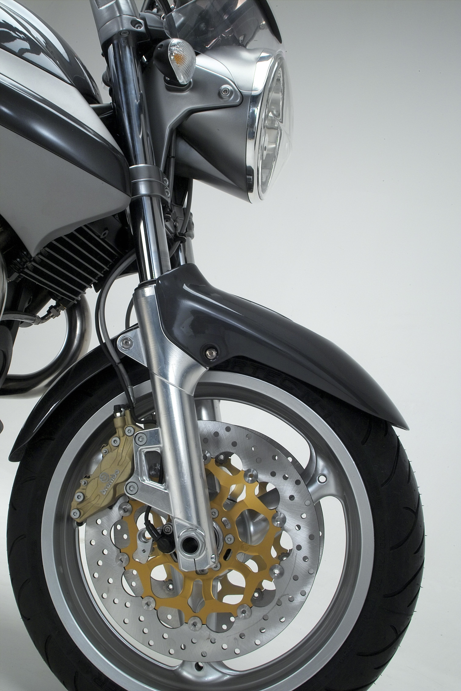 2004breva1100_25.jpg