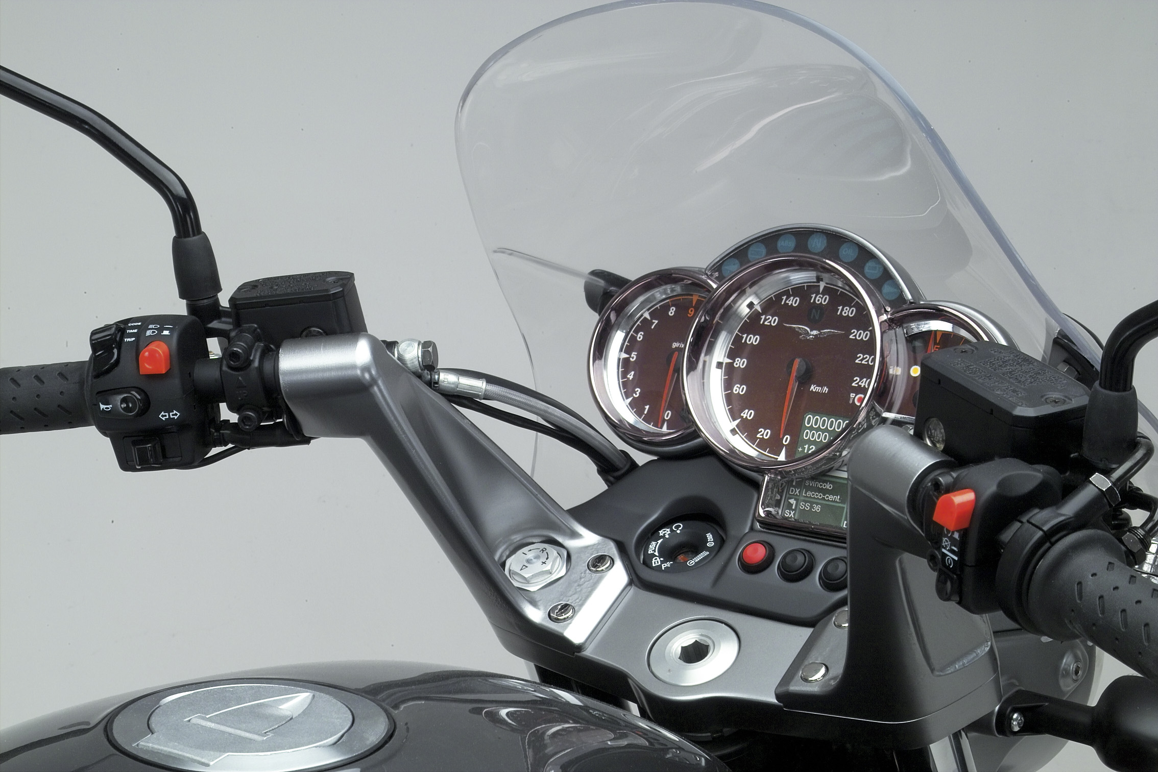 2004breva1100_26.jpg
