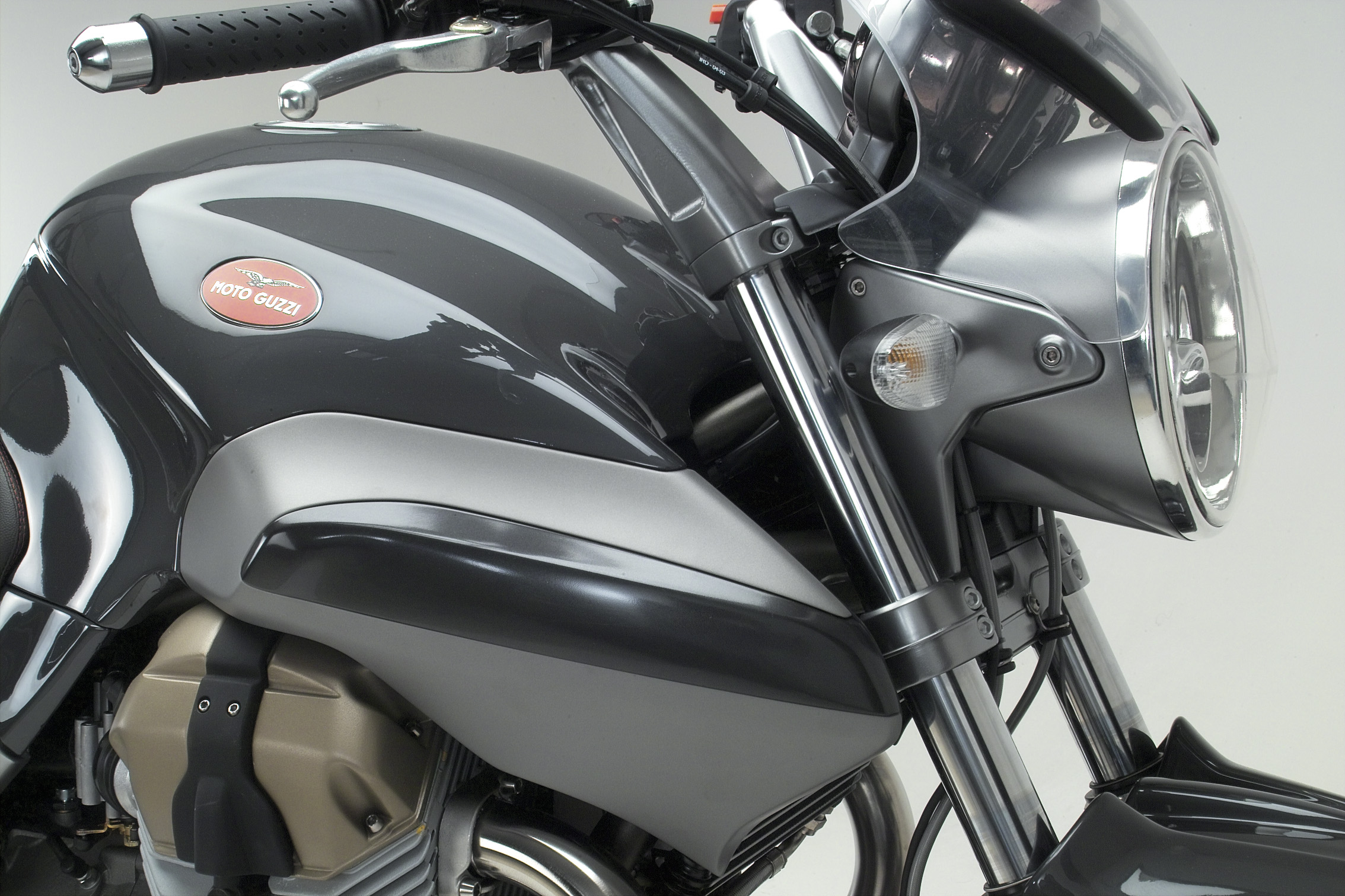 2004breva1100_28.jpg