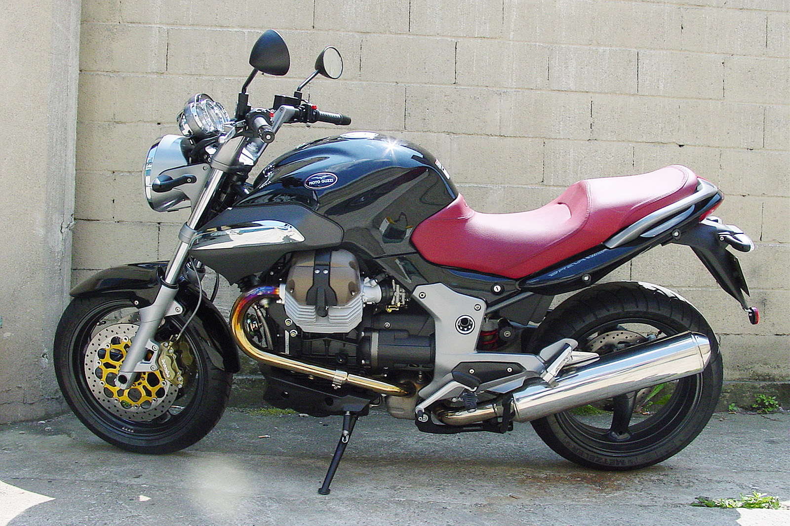 Breva1100_05_001.jpg