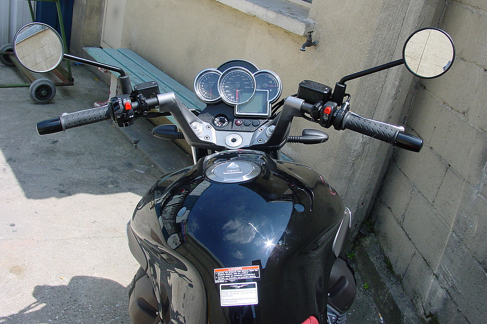 Breva1100_05_003.jpg