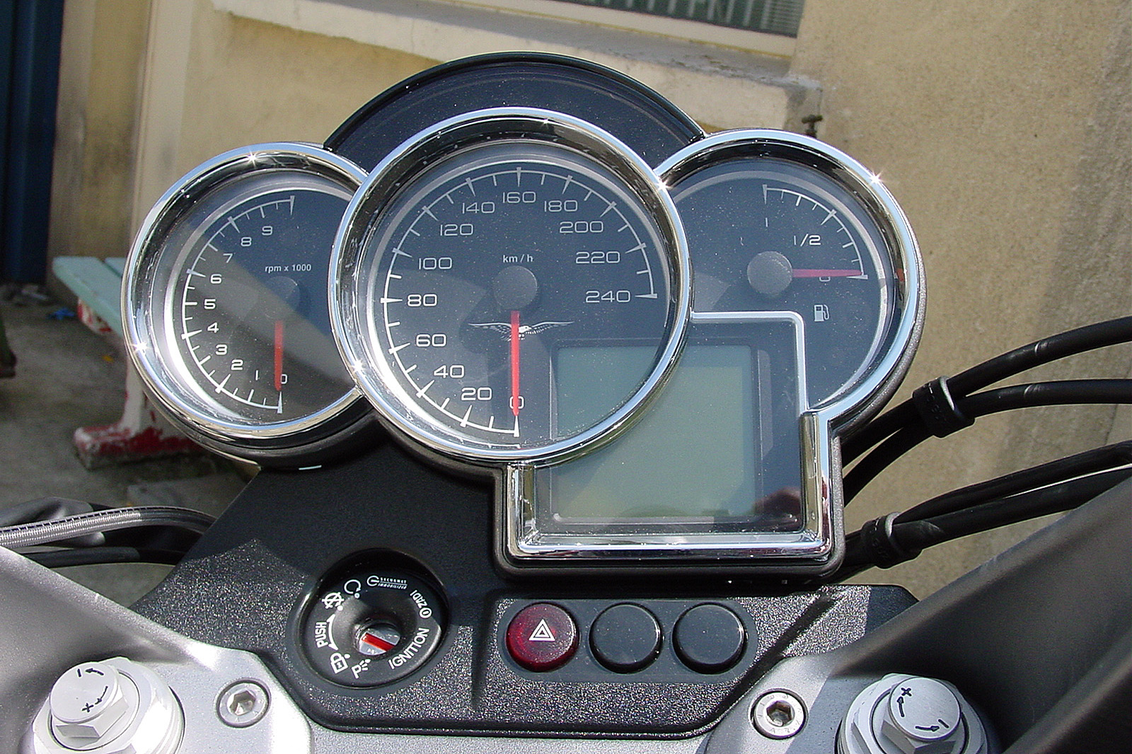 Breva1100_05_004.jpg