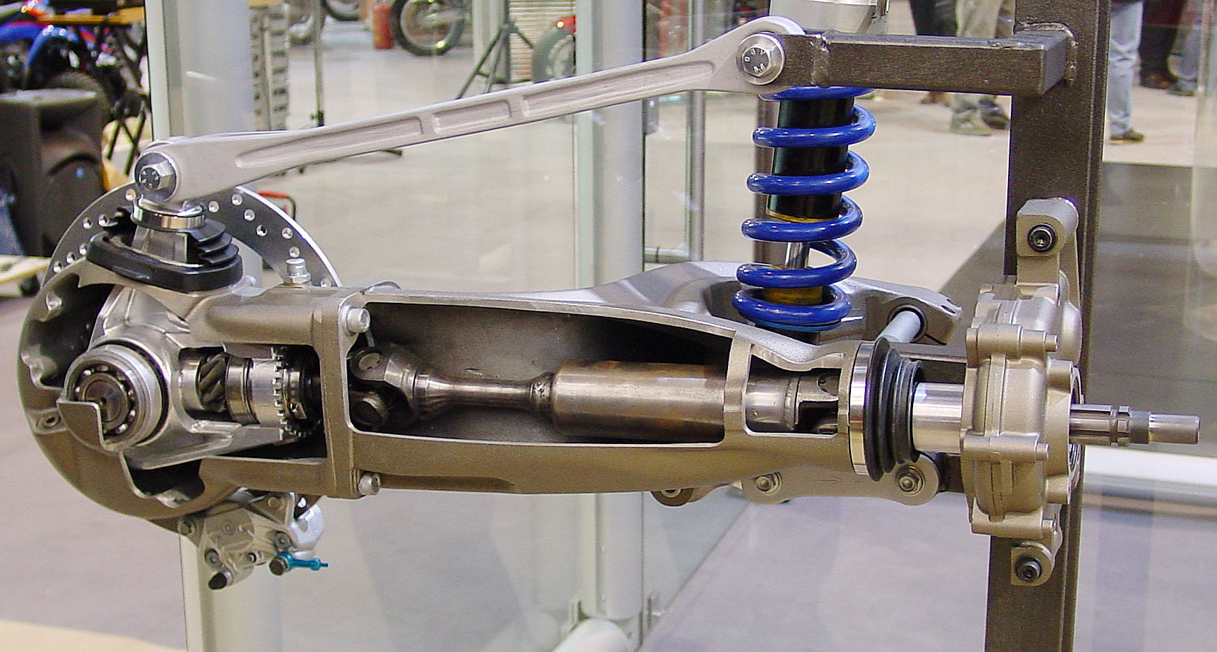 Breva1100_03Bras01.jpg