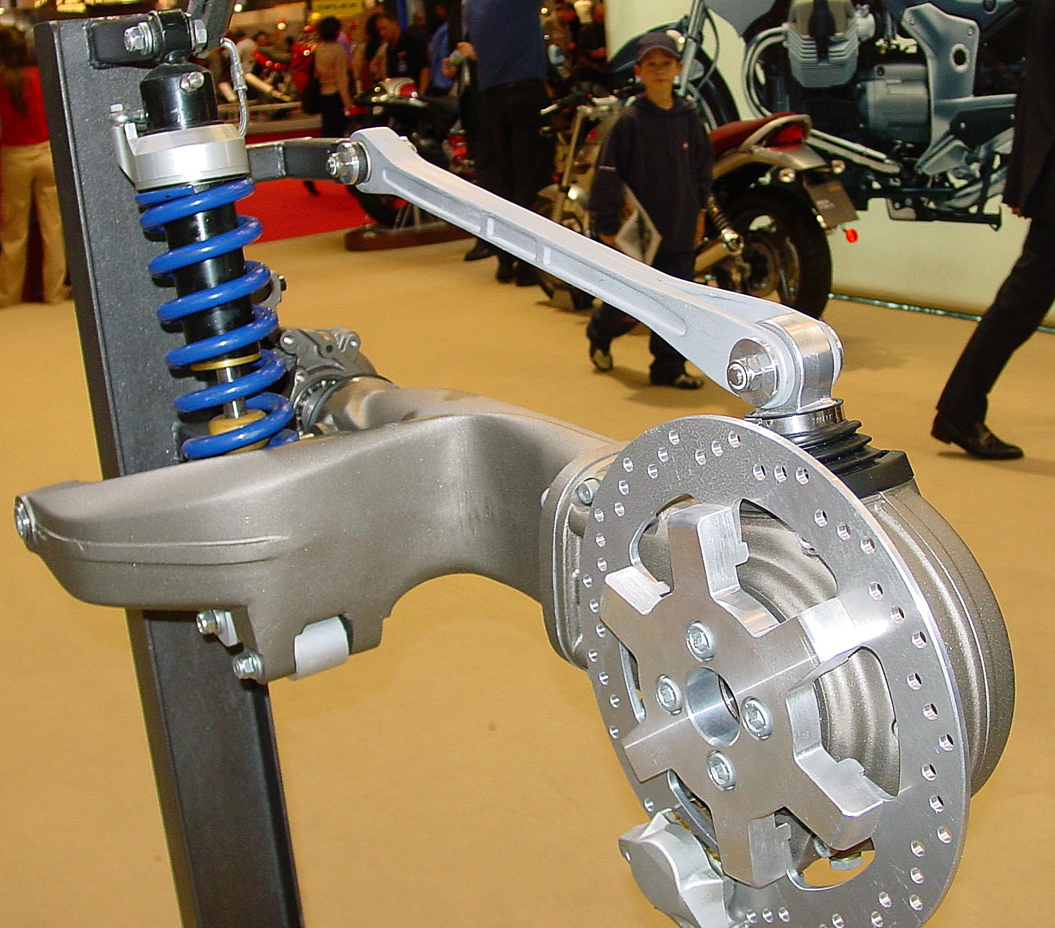Breva1100_03Bras03.jpg