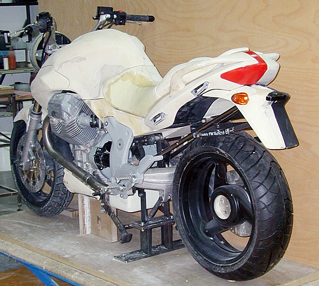 Breva1100Proto2002_02.jpg