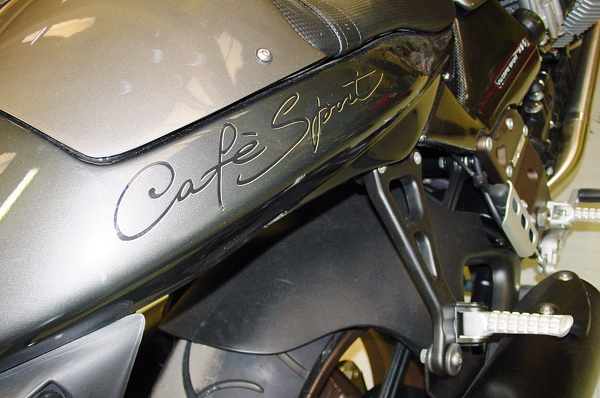 V11CafeSport03_07.jpg