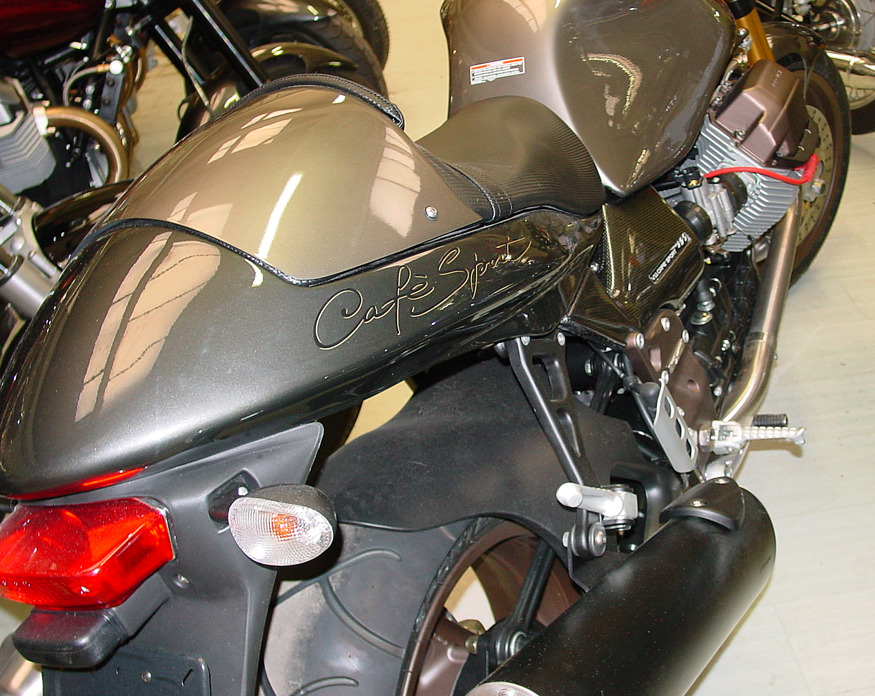 V11CafeSport03_08.jpg