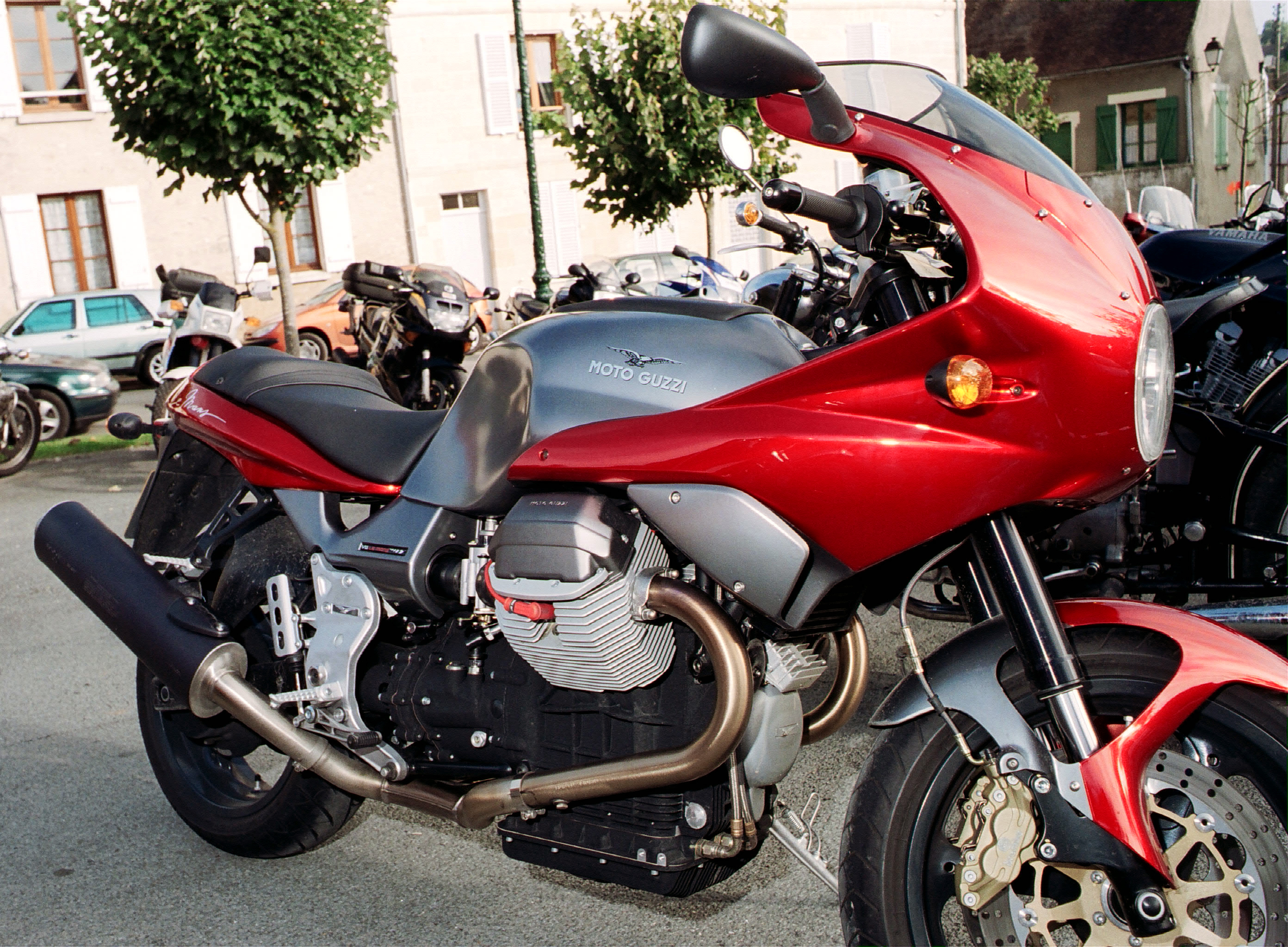 V11LM01_03.jpg
