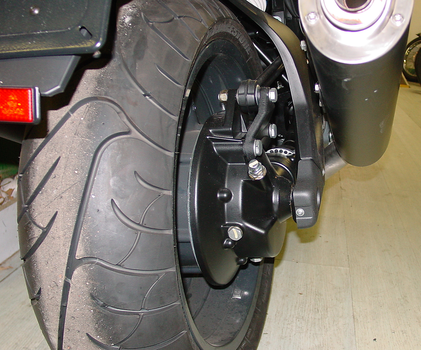 V11LM03RoueAR01.jpg