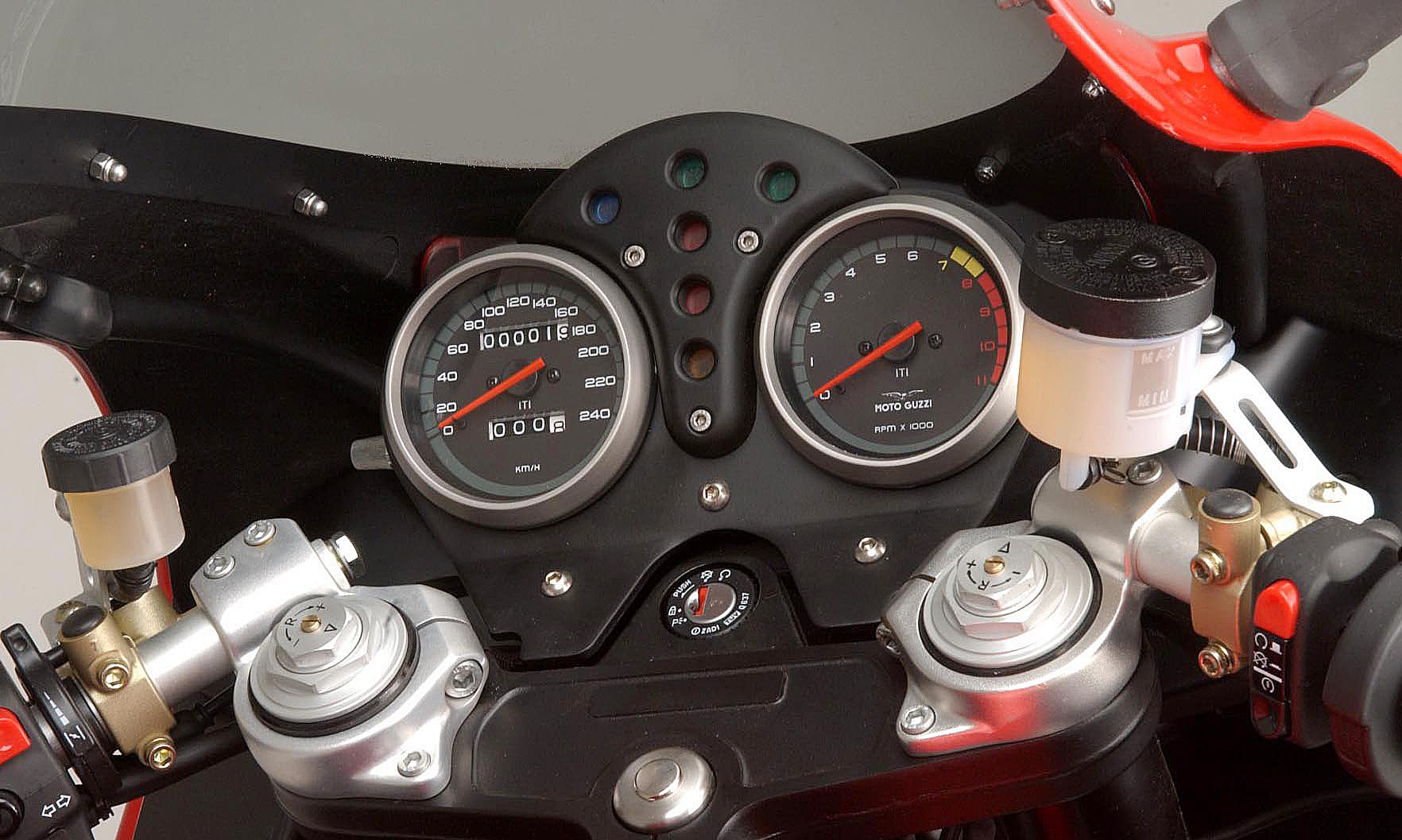 V11LM03_12.jpg