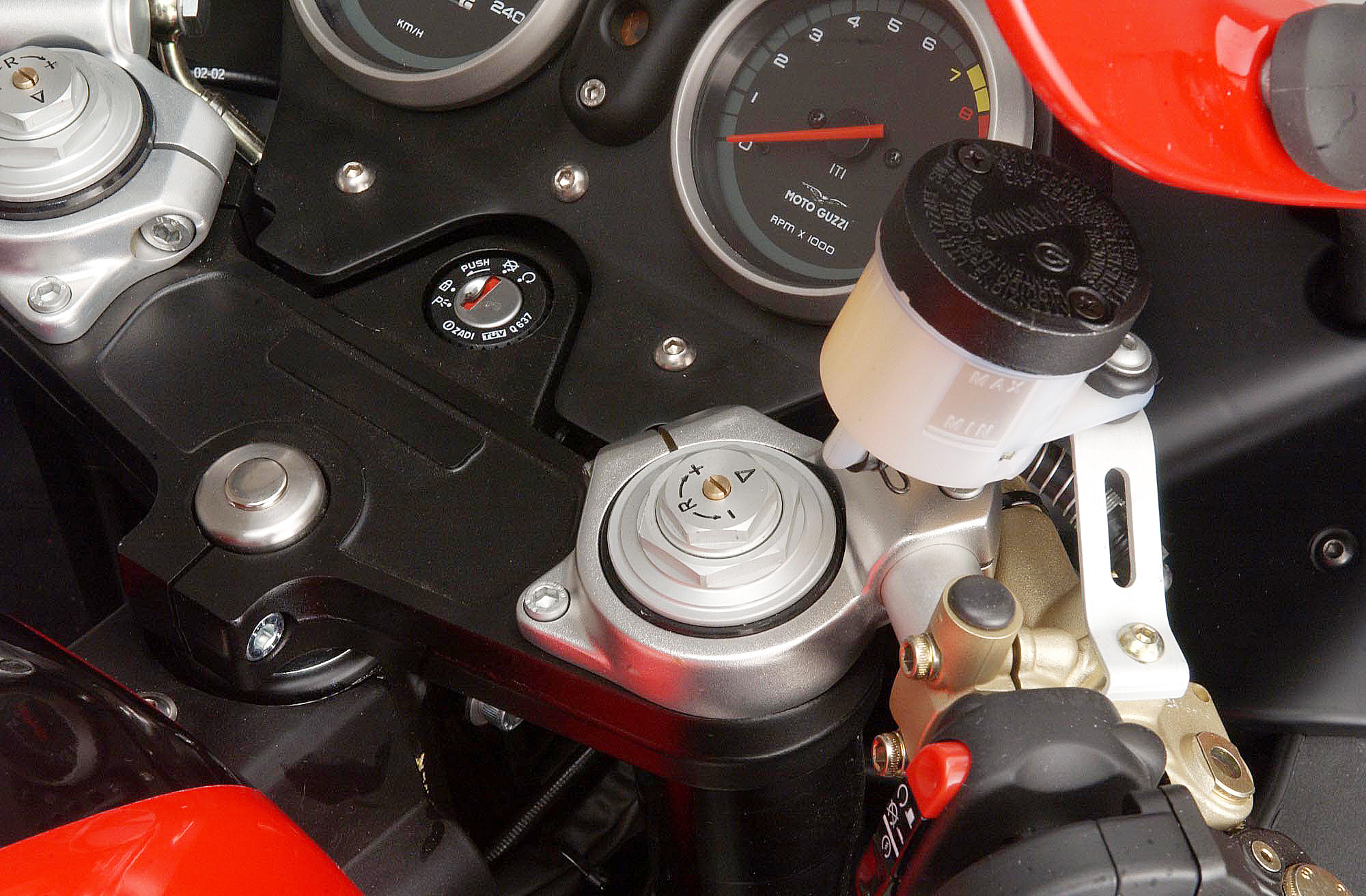 V11LM03_13.jpg