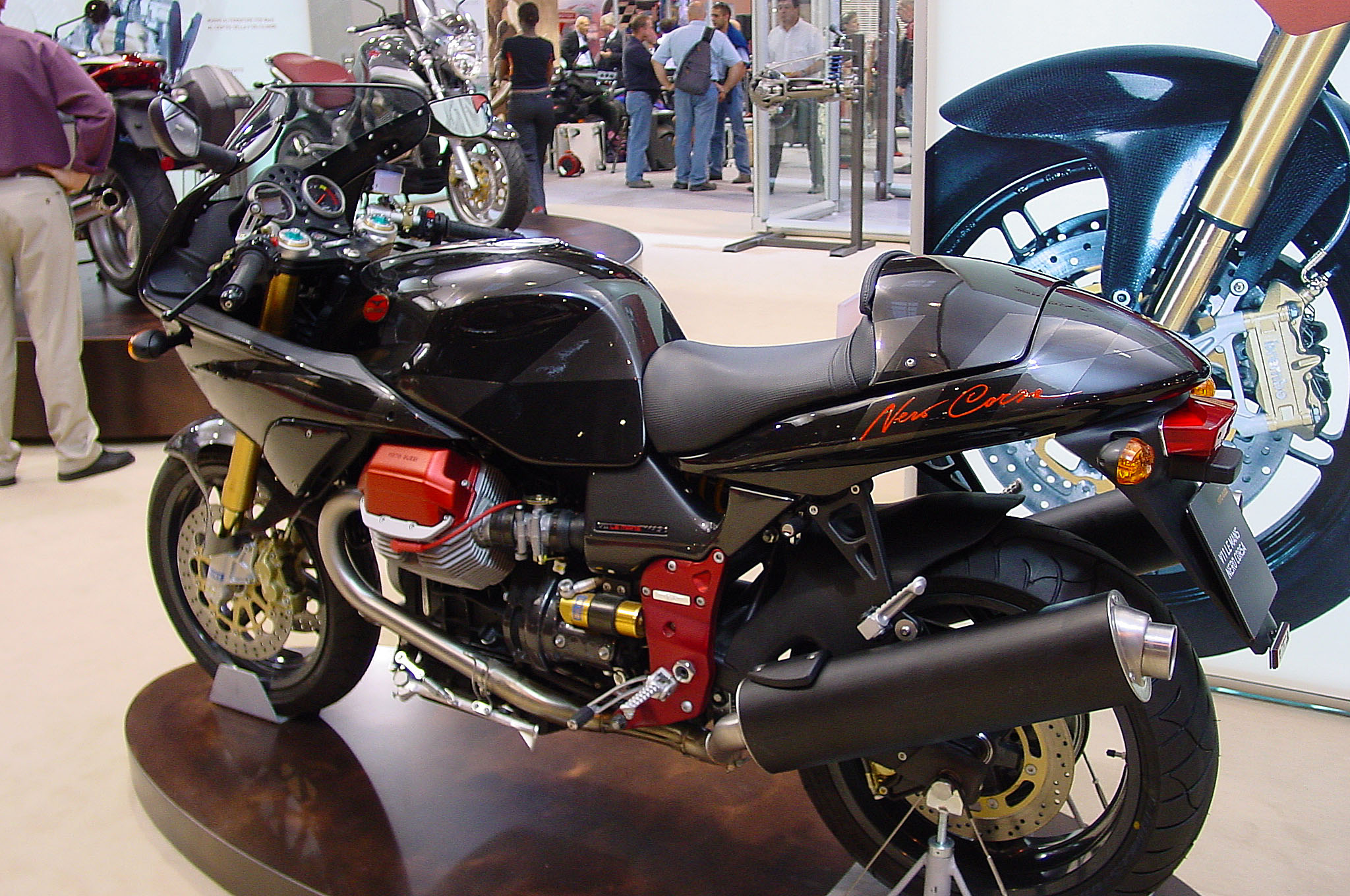 V11LMNeroCorsa03_01.jpg