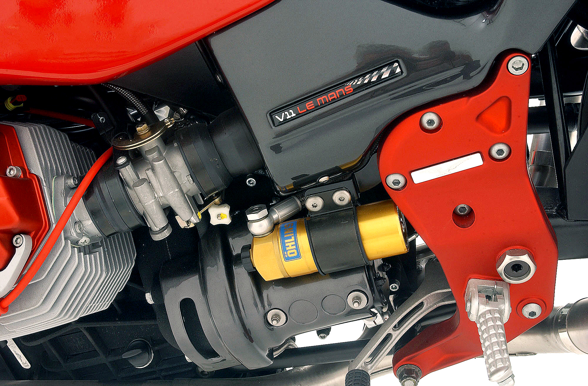 V11LMRossoCorsa03_05.jpg