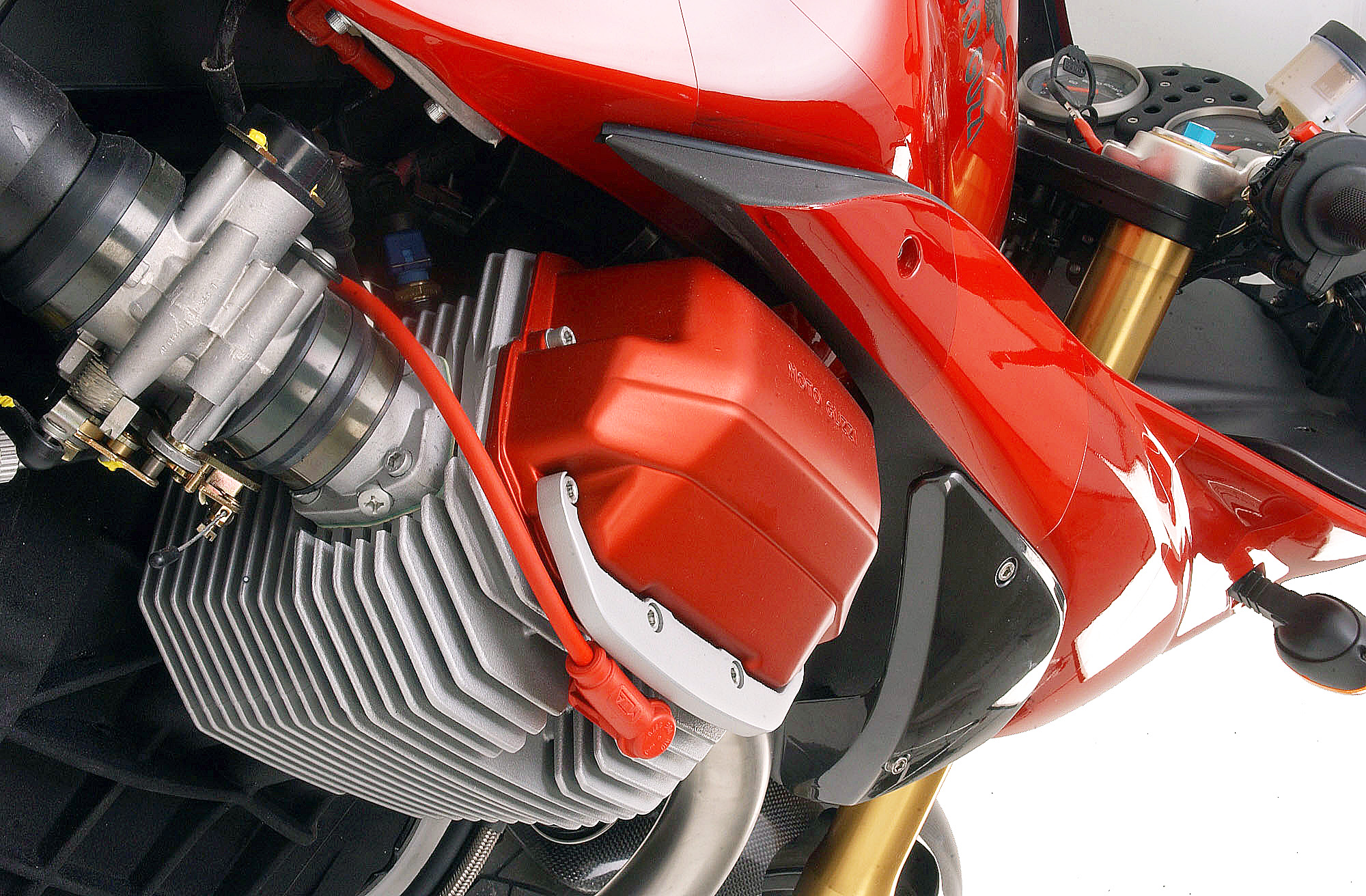 V11LMRossoCorsa03_19.jpg