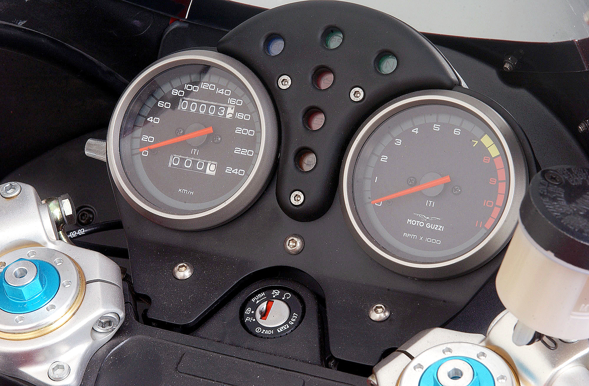 V11LMRossoCorsa03_20.jpg