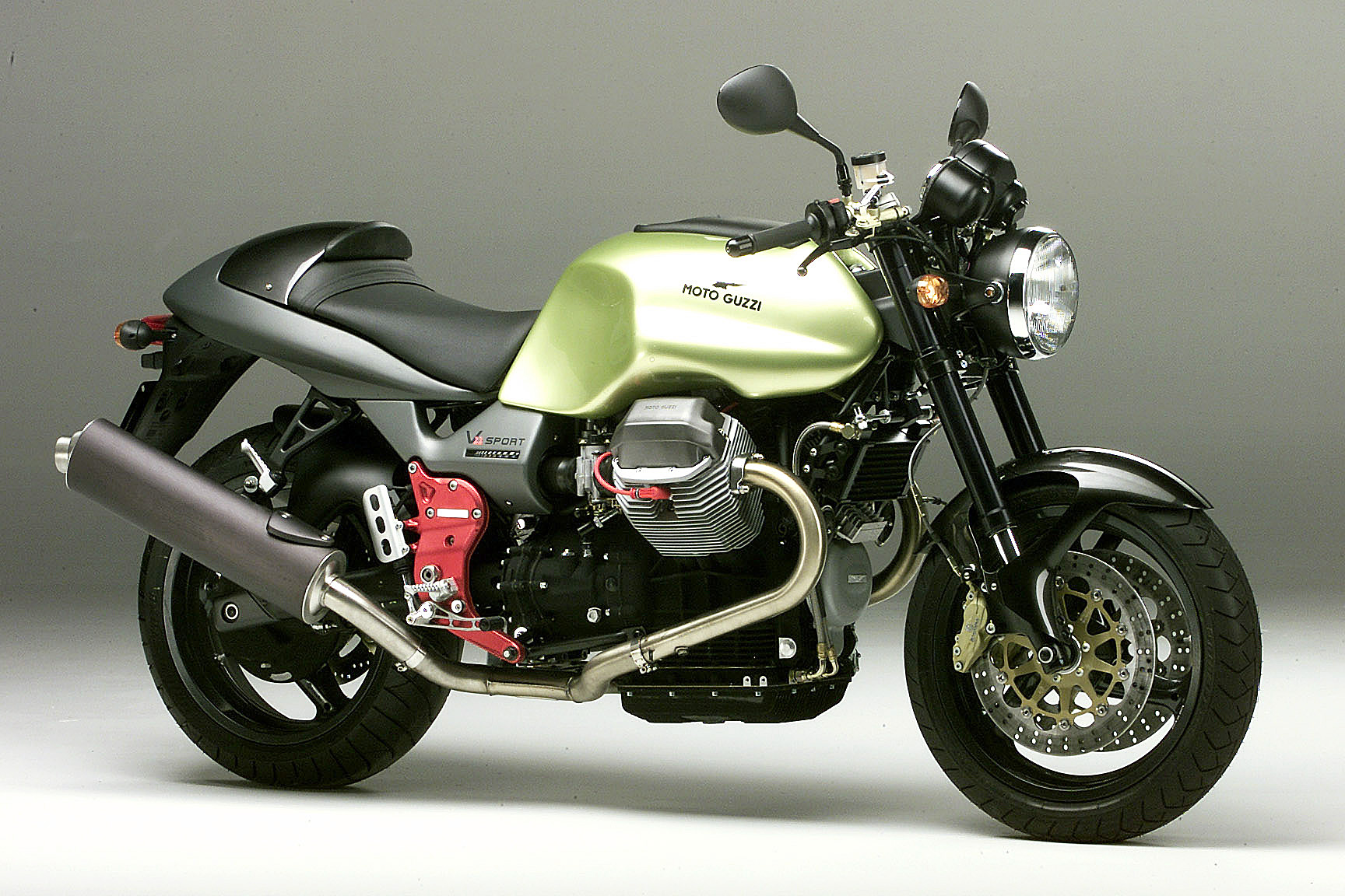 V11SportNaked01_06.jpg