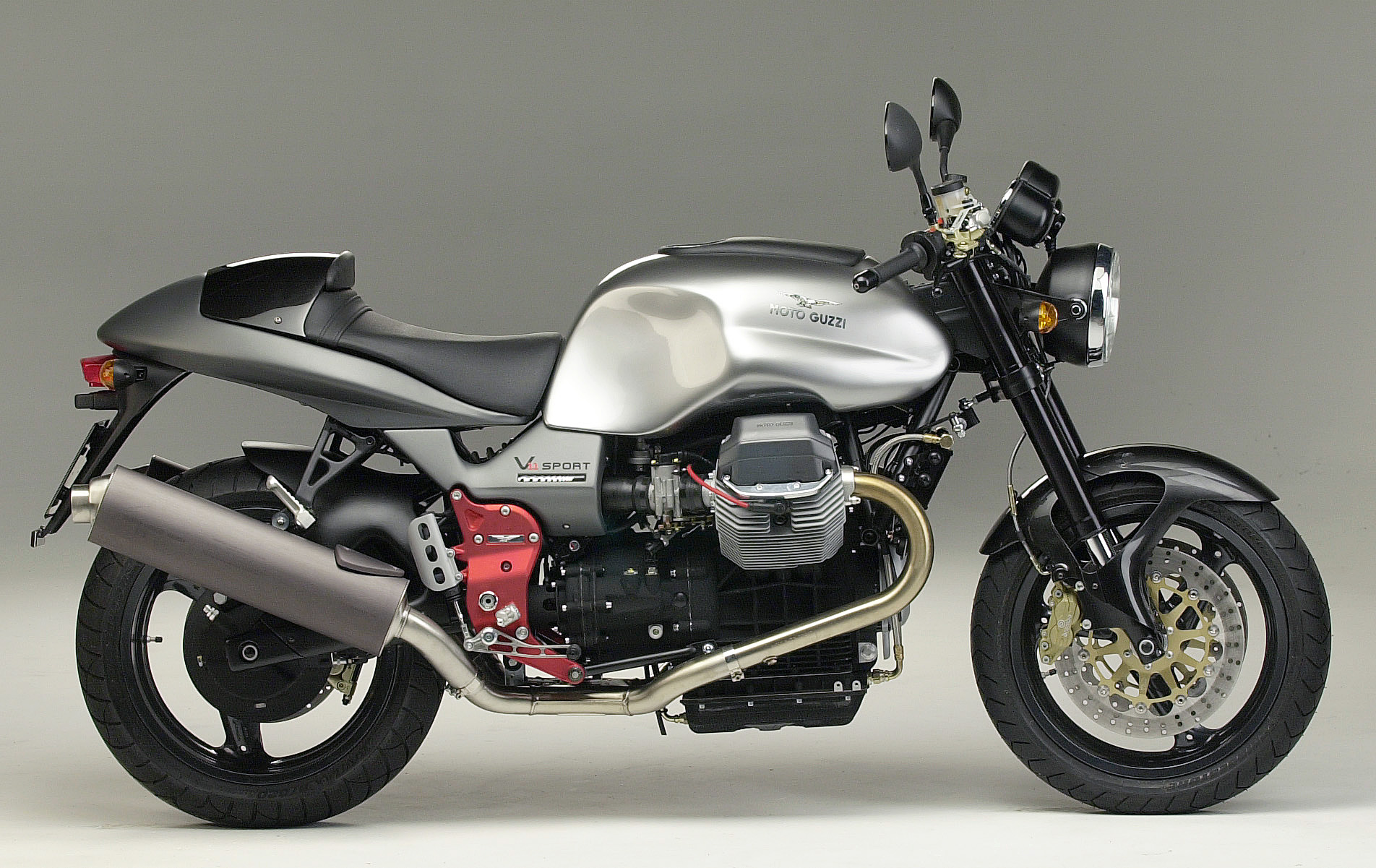 V11SportNaked01_08.jpg