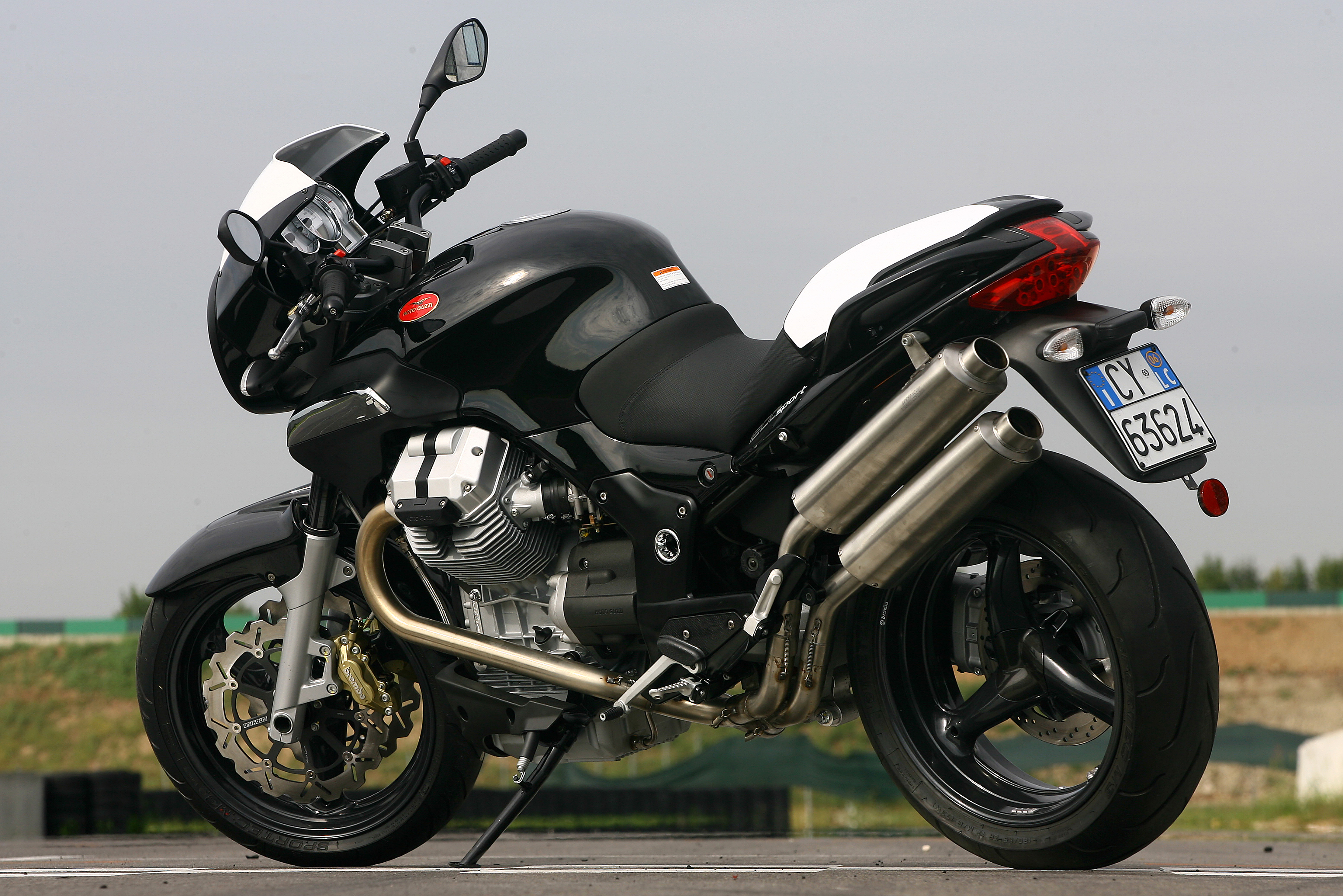 1200Sport_200610_Kit_02.jpg