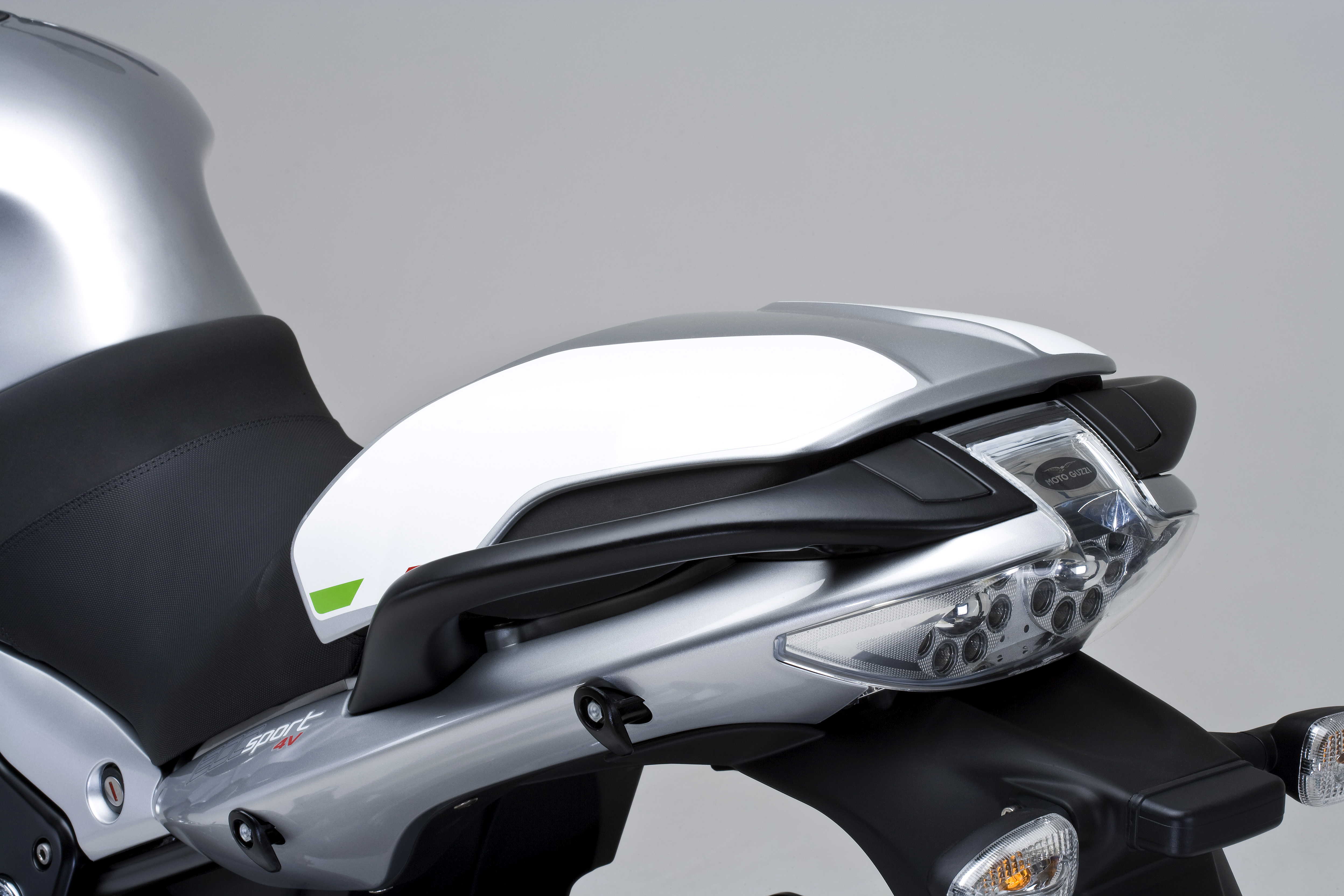1200Sport4V_200811_04.jpg
