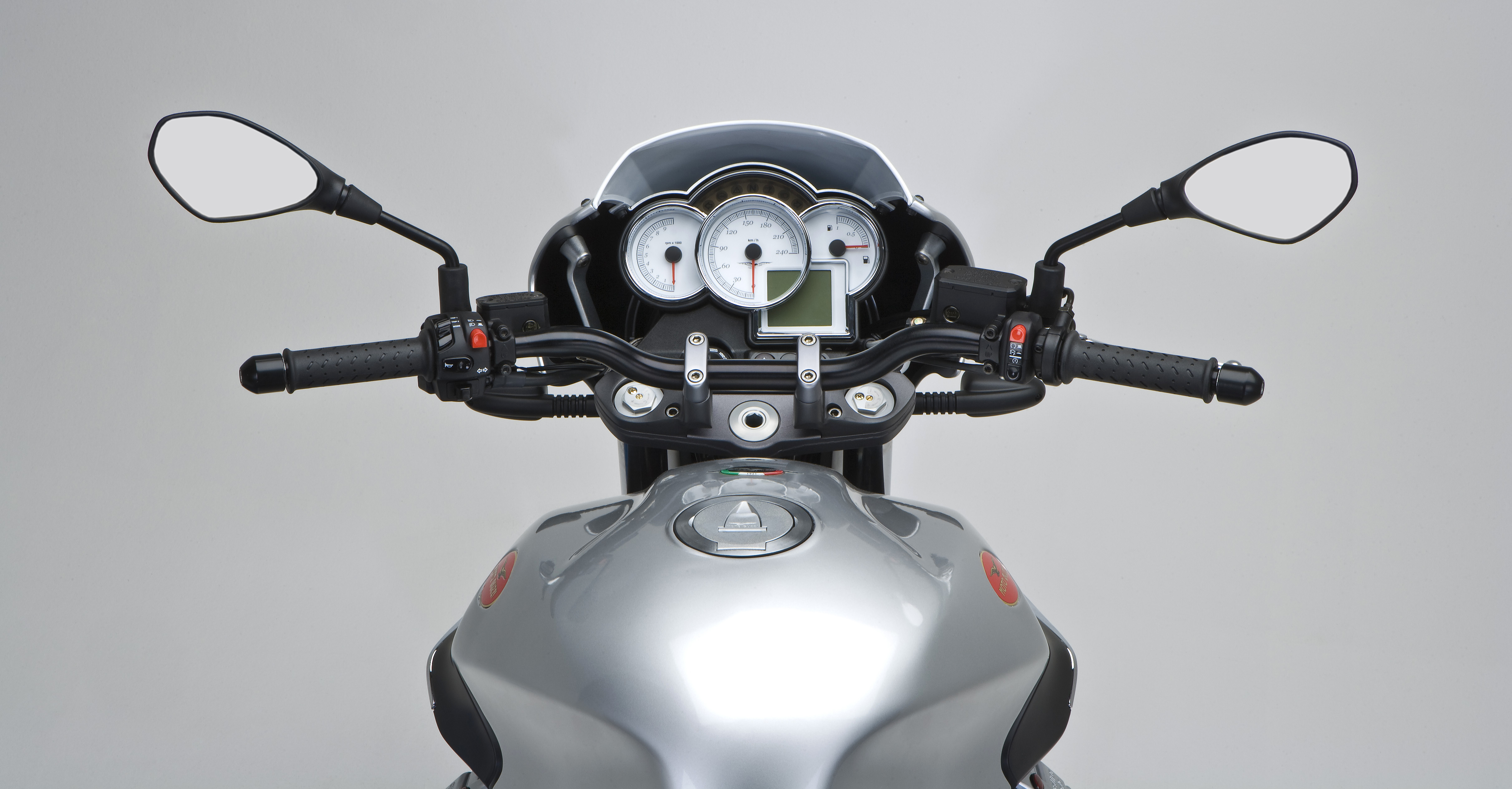 1200Sport4V_200811_06.jpg