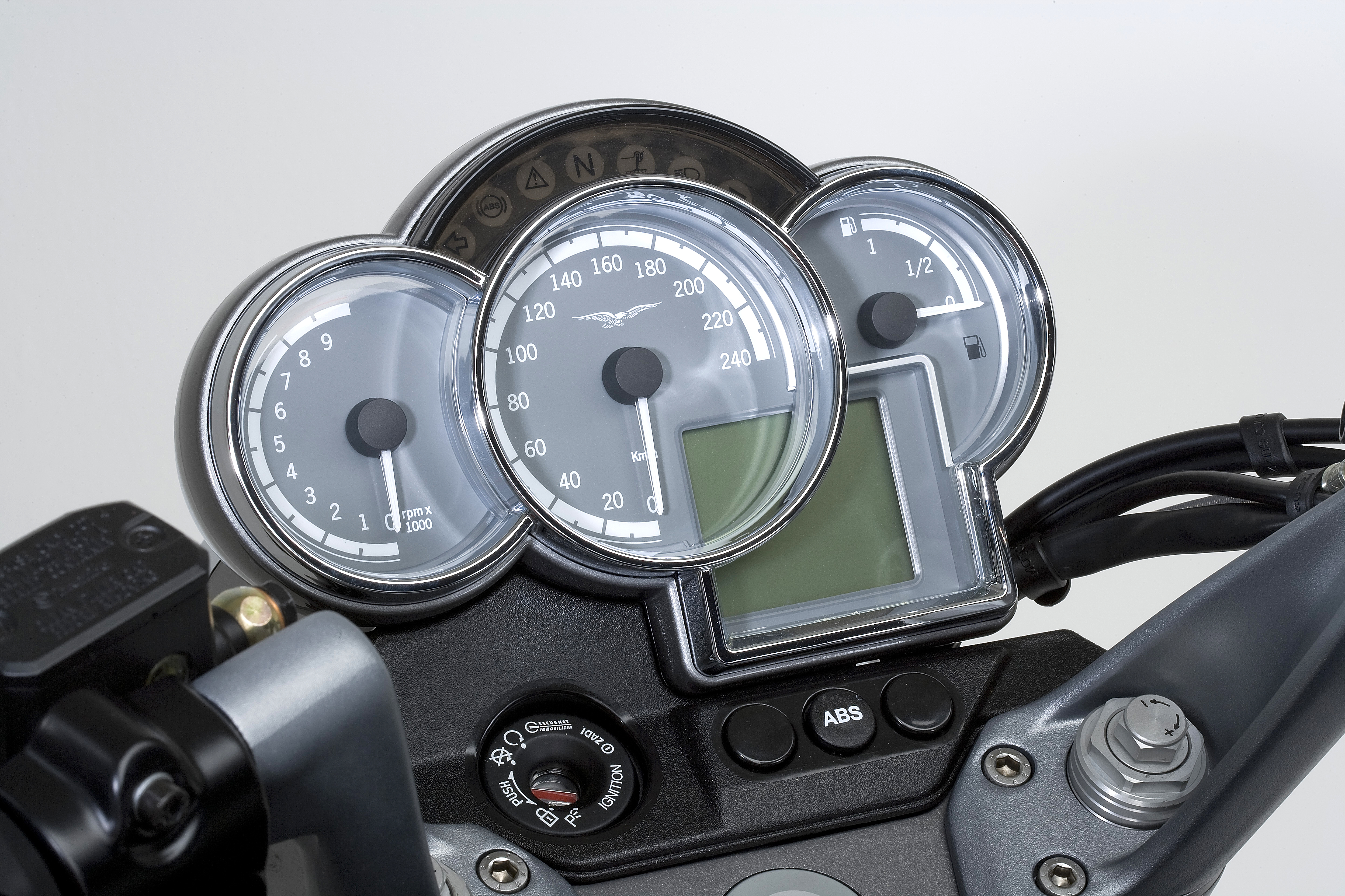 Breva1200ABS_200710_07.jpg