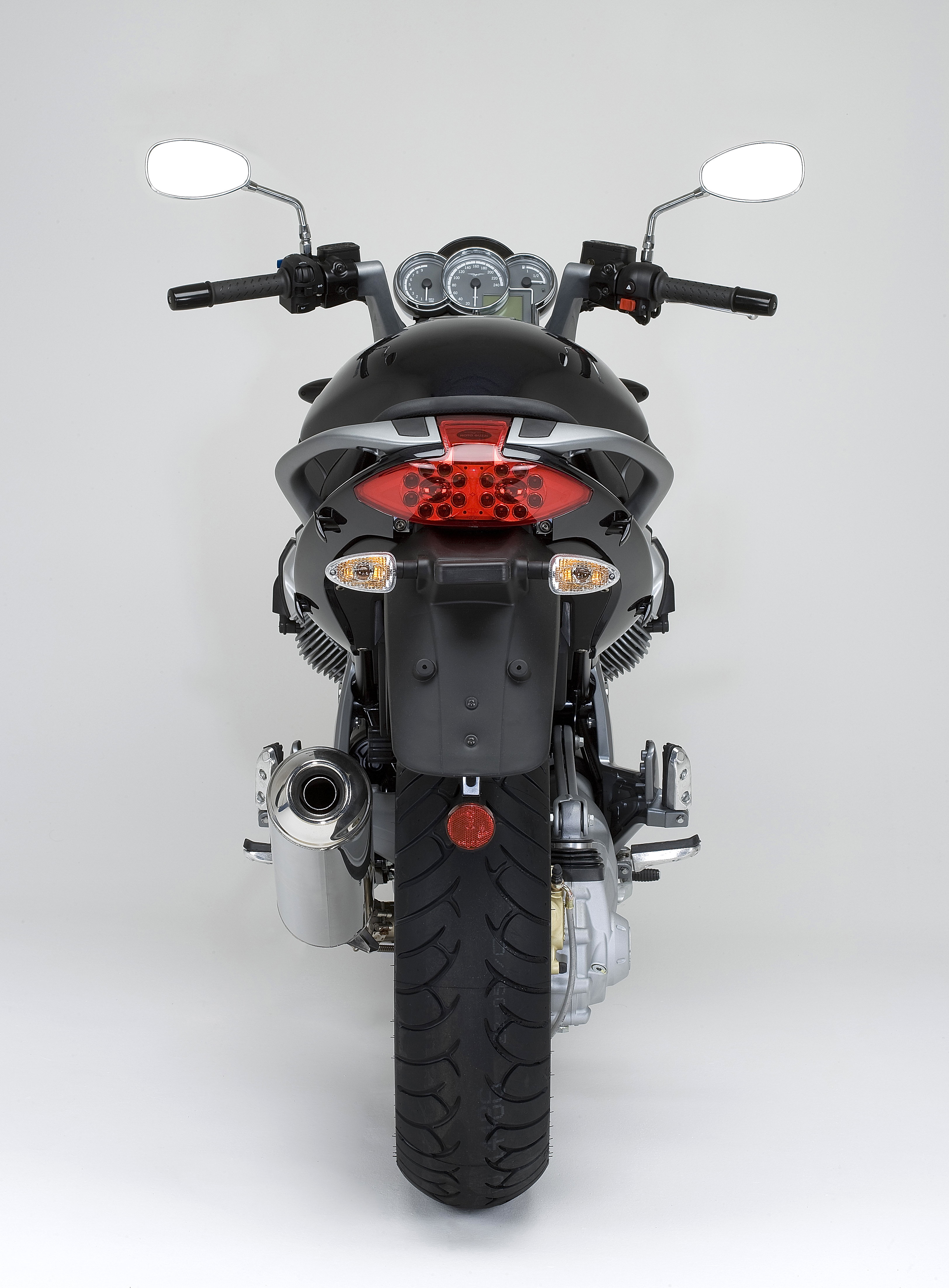 Breva1200ABS_200811_04.jpg