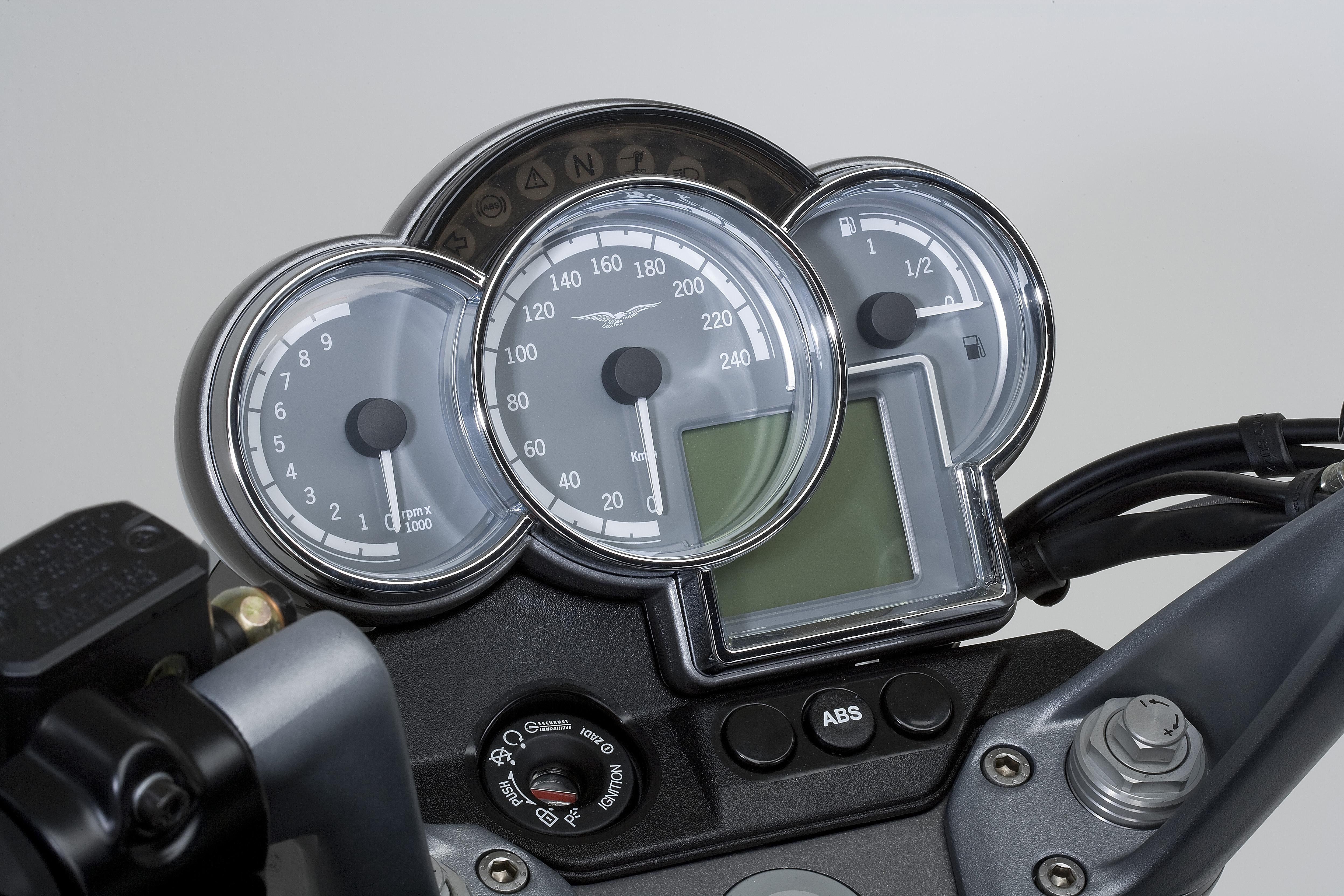 Breva1200ABS_200811_07.jpg