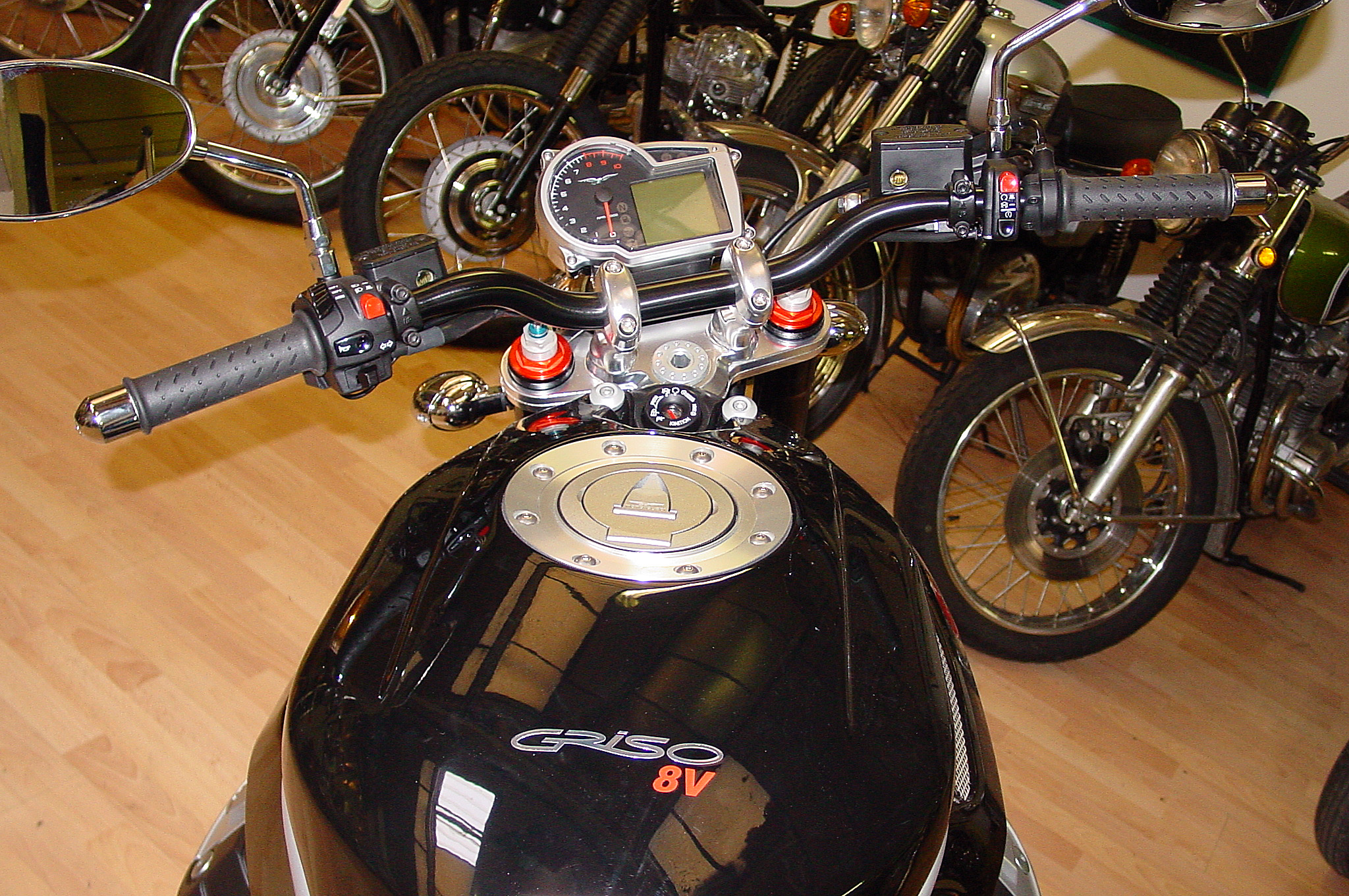 Griso1200_8V_08_01.jpg
