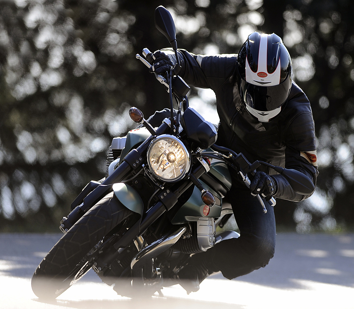 Griso1200_8V_SE_2009_03.jpg