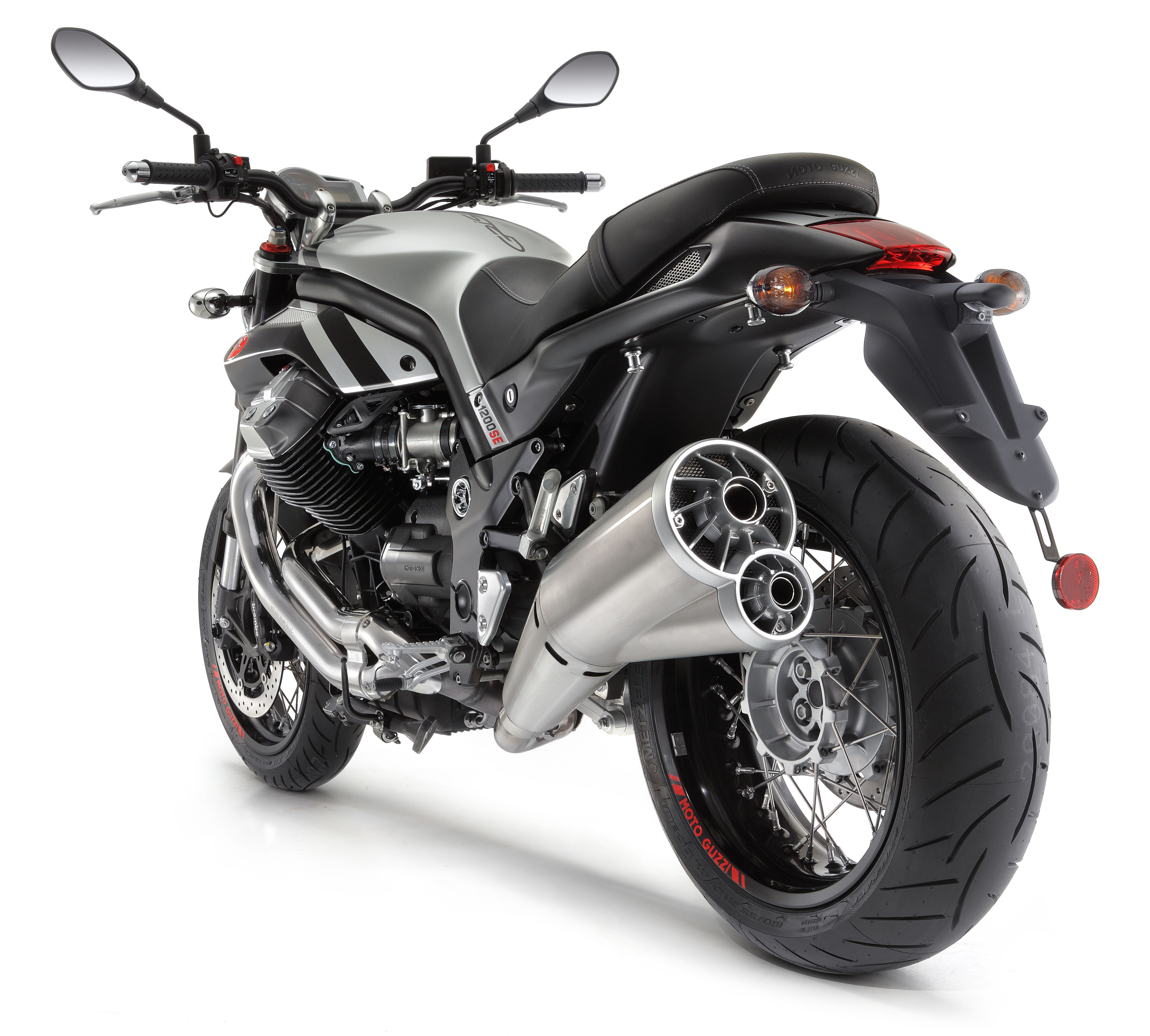 Griso1200_8V_SE_2015_Intermot20140930_05.jpg