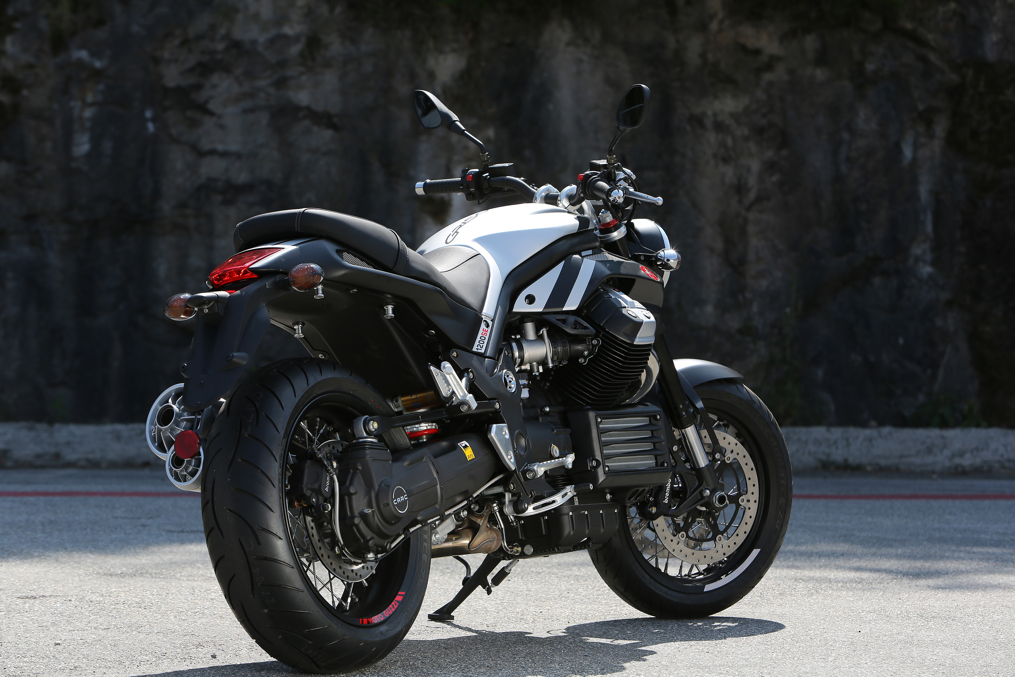 Griso1200_8V_SE_2015_Intermot20140930_09.jpg