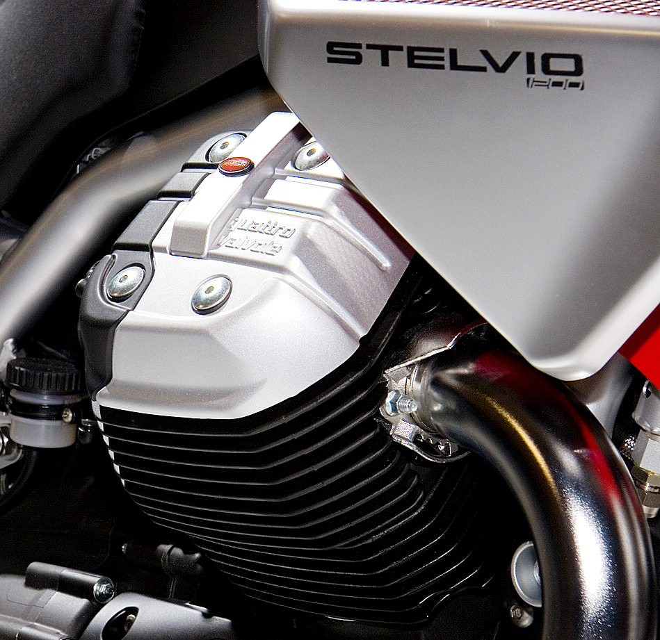 Stelvio1200_8V_2007_11.jpg