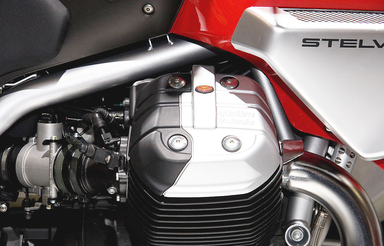 Stelvio1200_8V_2007_13.jpg