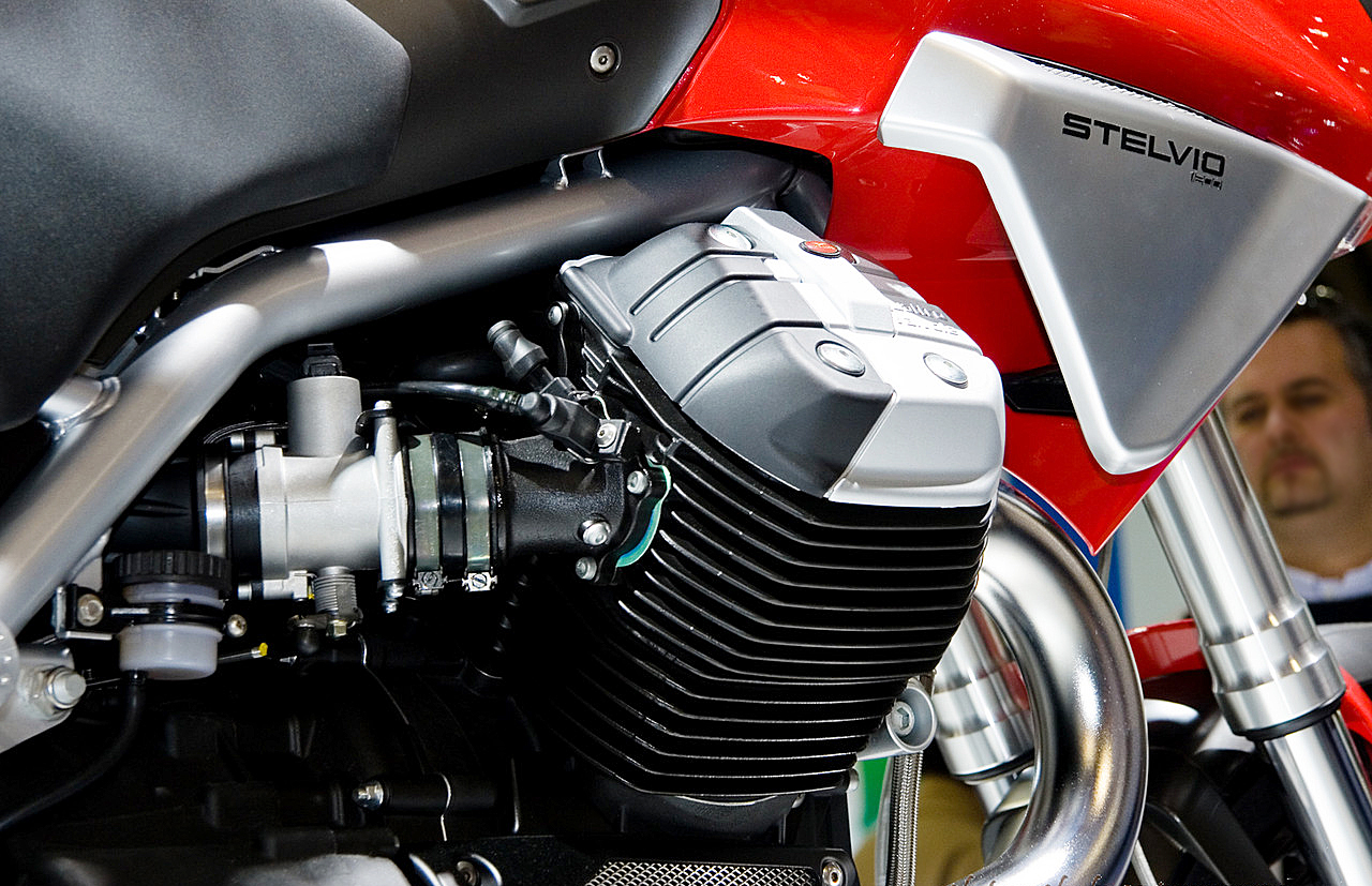 Stelvio1200_8V_2007_15.jpg