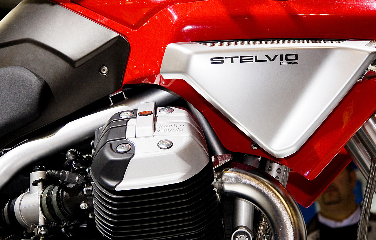 Stelvio1200_8V_2007_16.jpg