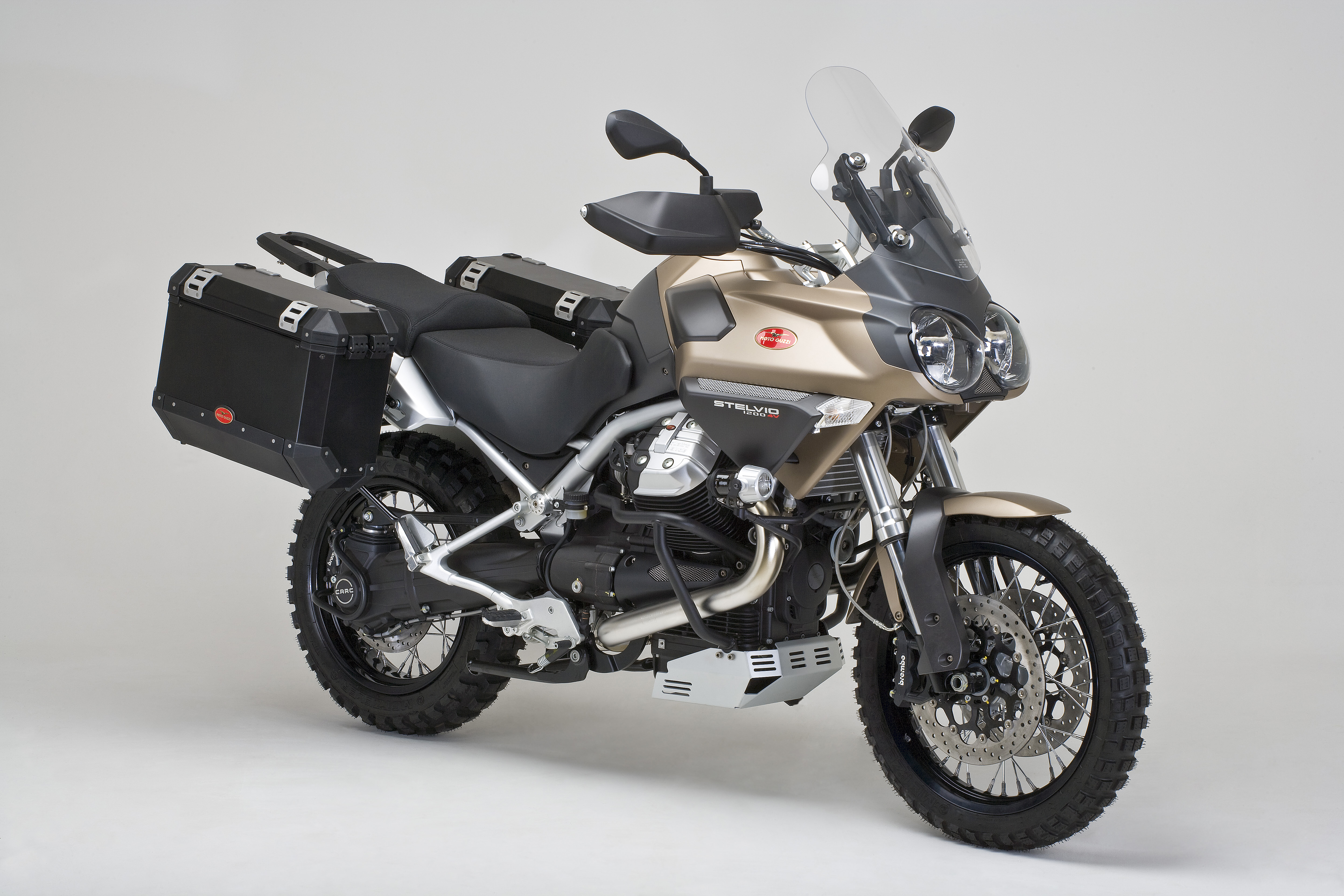 Stelvio1200NTX_200905_01.jpg