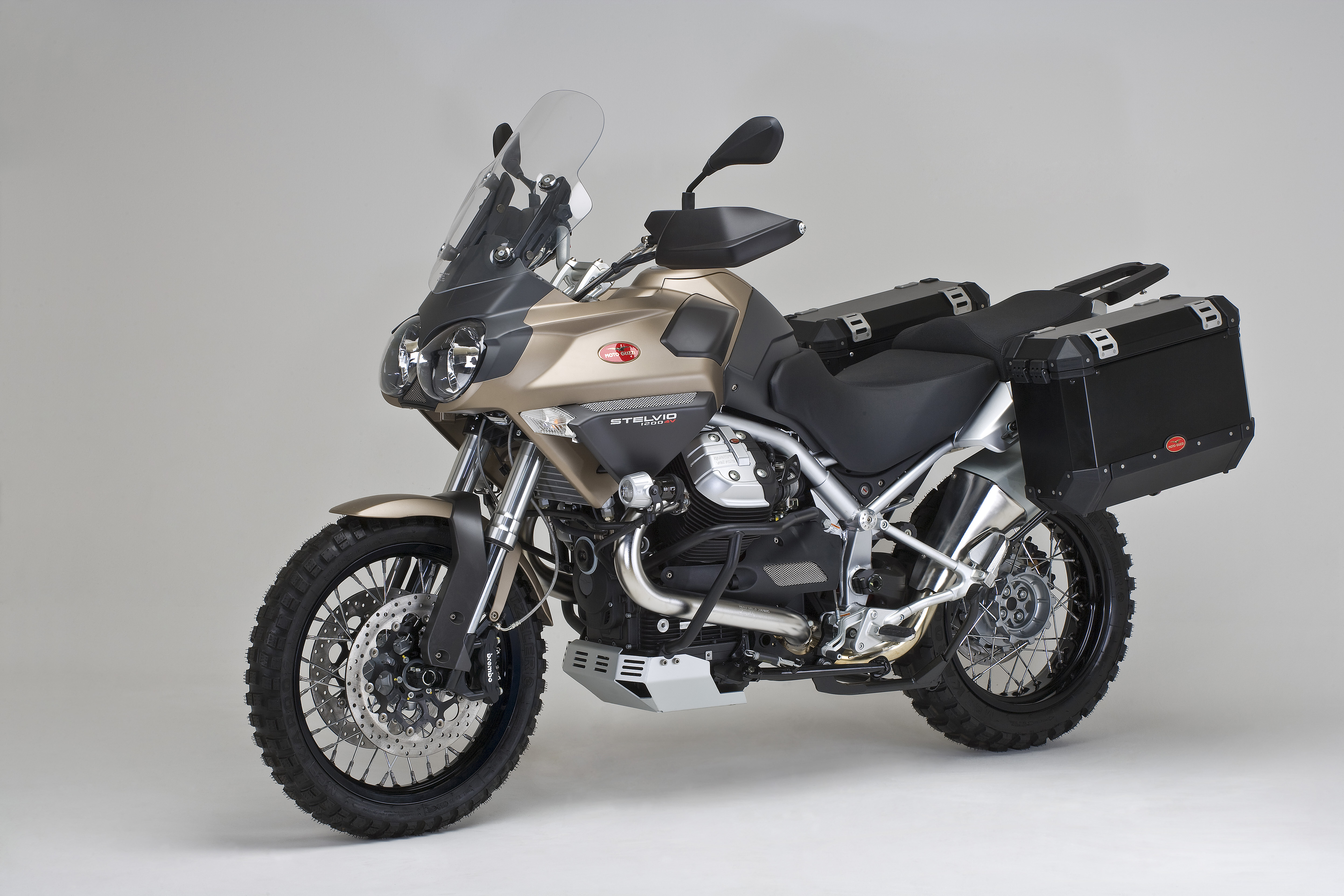 Stelvio1200NTX_200905_02.jpg