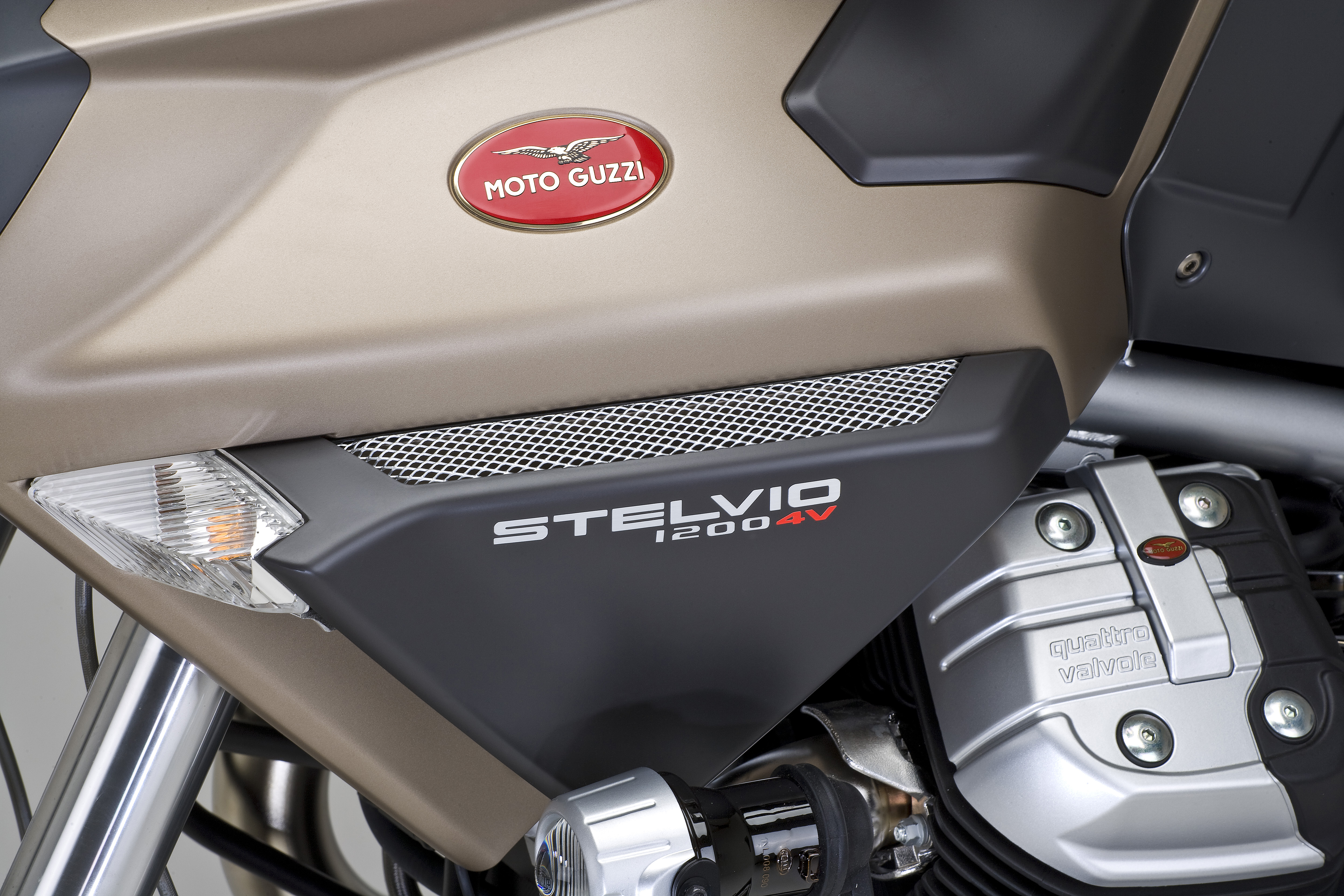 Stelvio1200NTX_200905_08.jpg