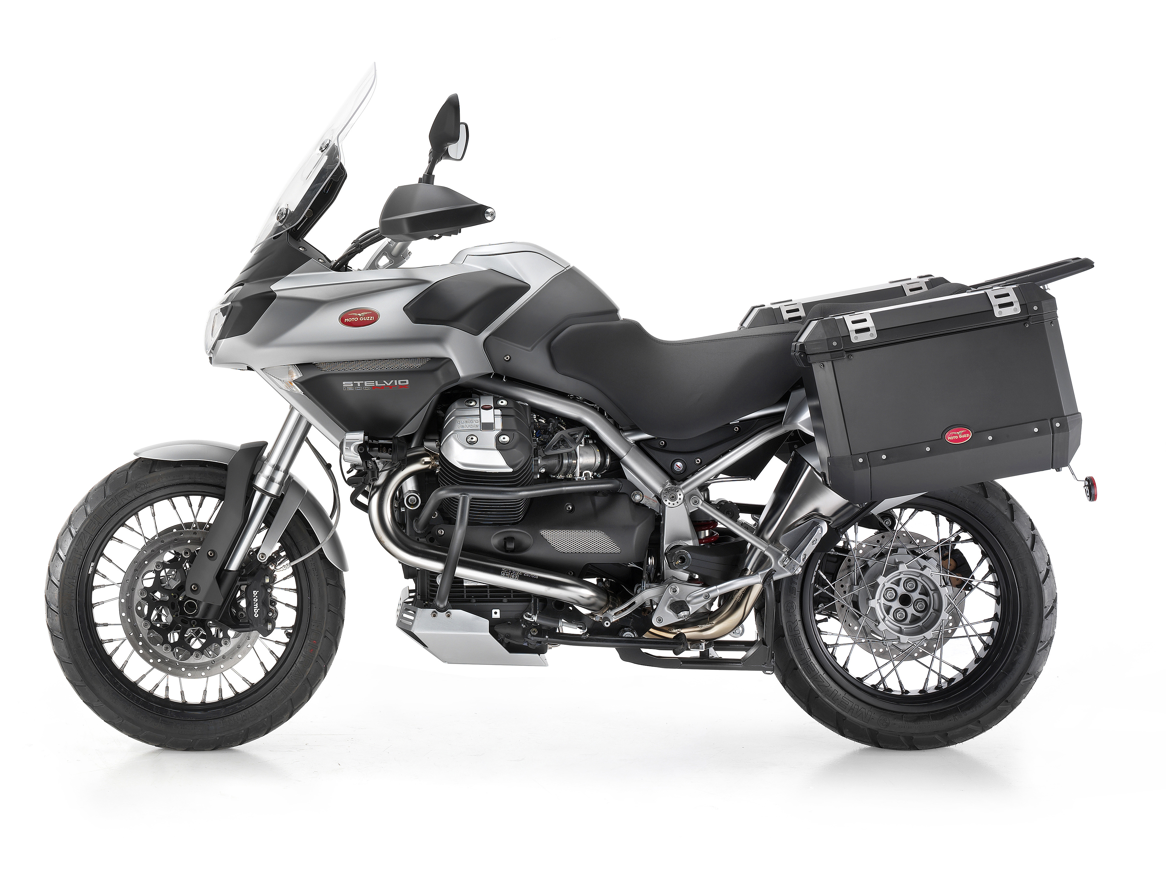 Stelvio1200NTX_200911_01.jpg