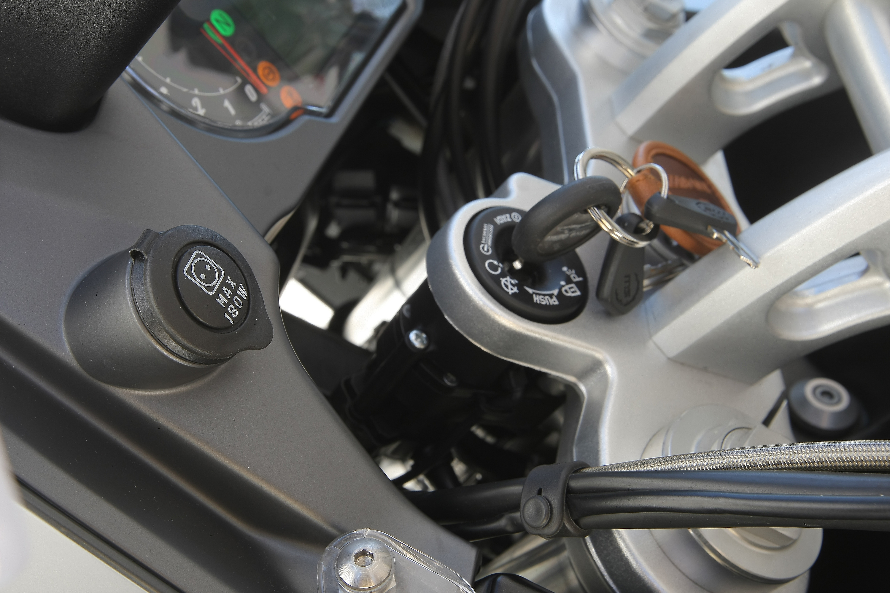 Stelvio1200NTX_201104_18.jpg