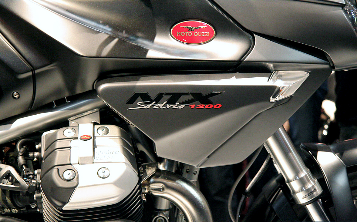 Stelvio1200NTX_8V_20101103_04.jpg